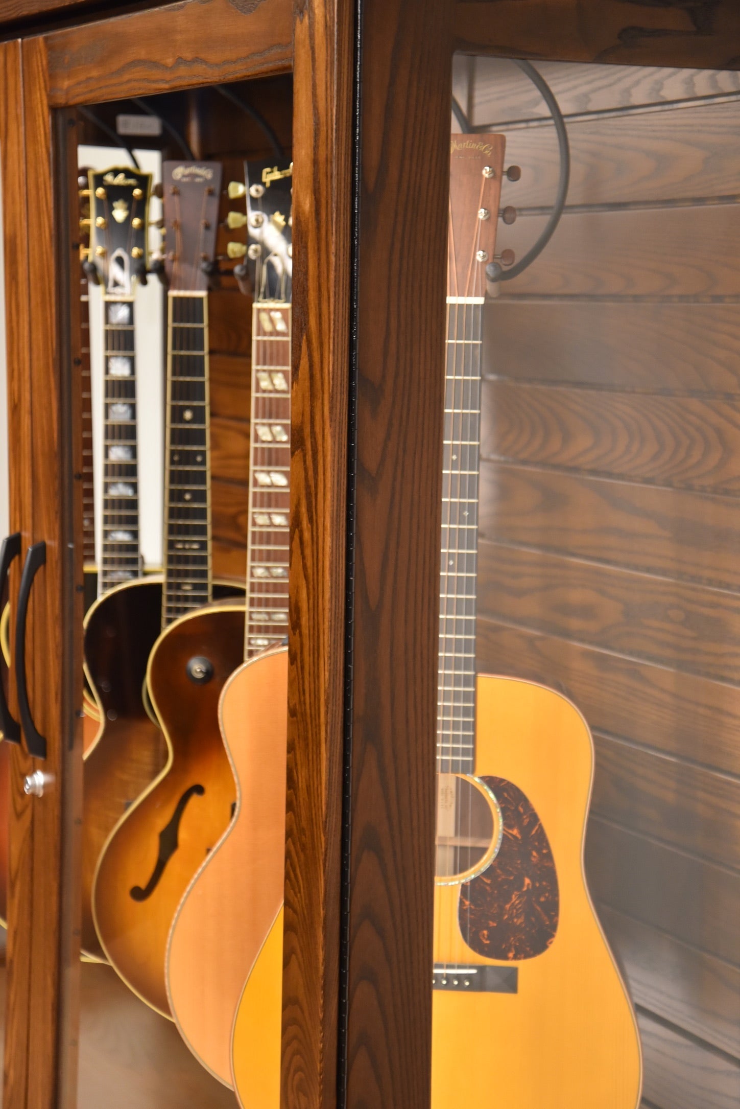 ClimaCab Traditional+ | Ash with Rich Tobacco Acoustic Remedy Cases