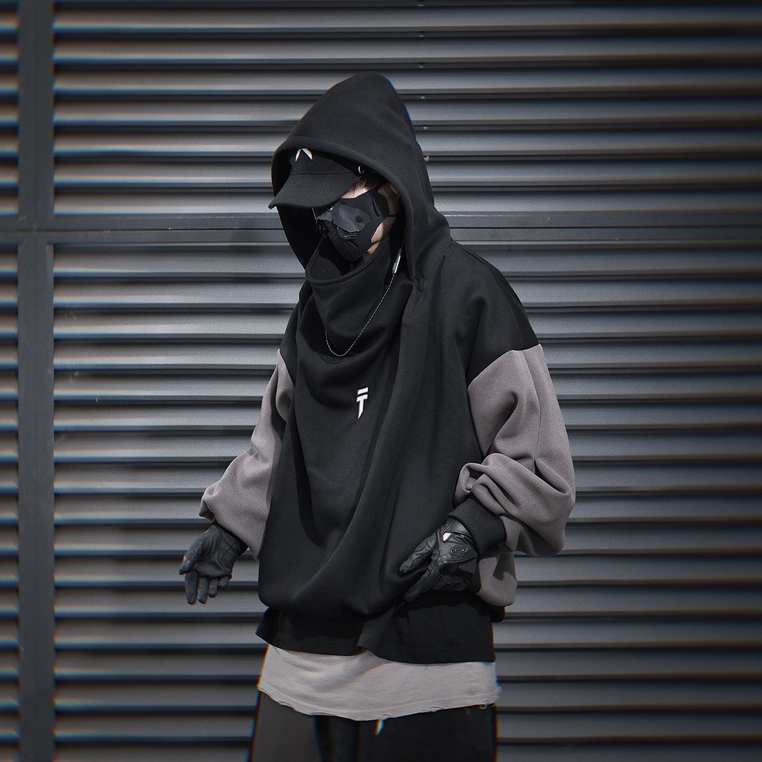 HiH51 Black T-Tech Hoodie Niepce