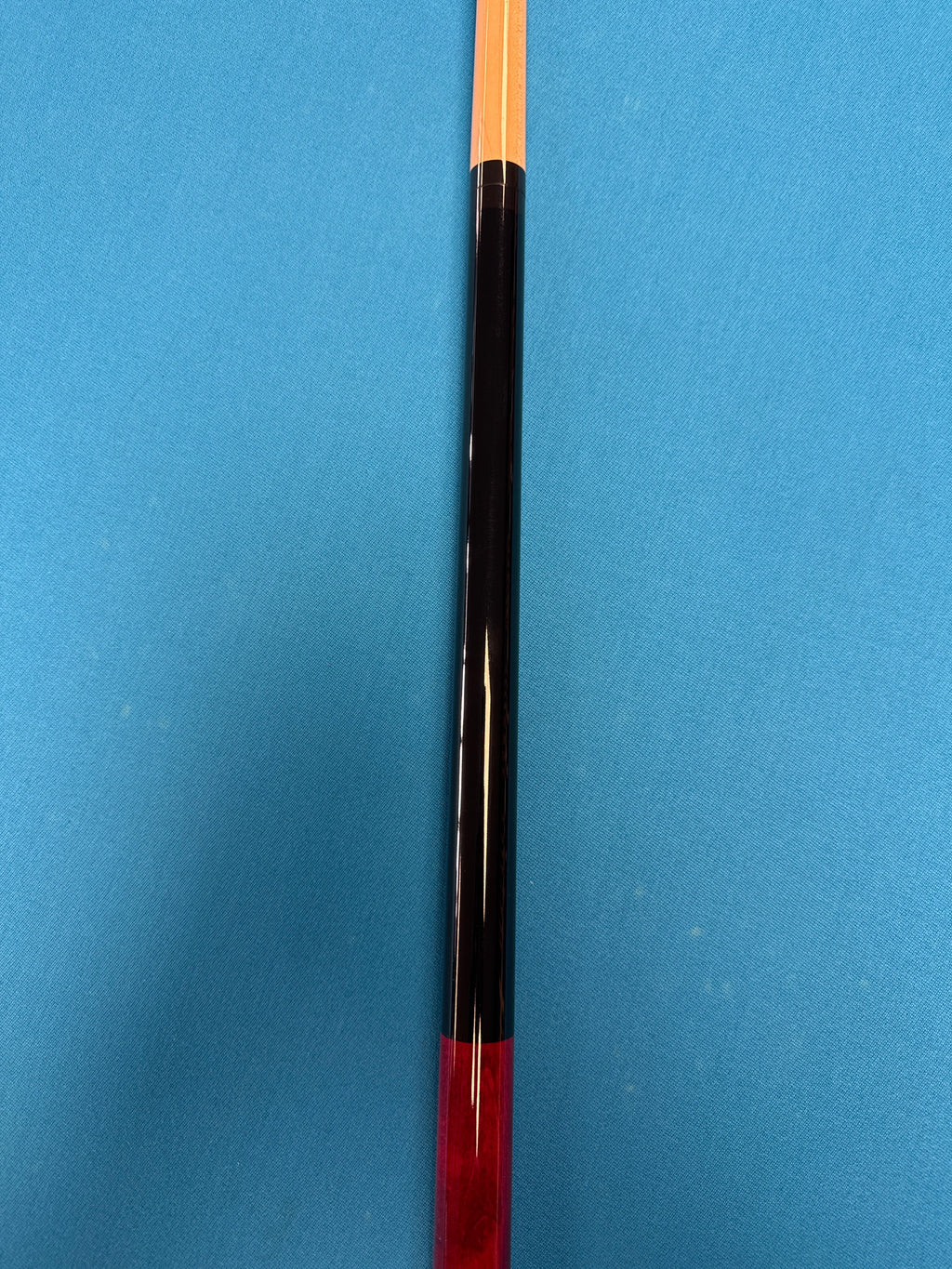 Energy By Players Cue Red/Black Wrapless C.P.Dean Company
