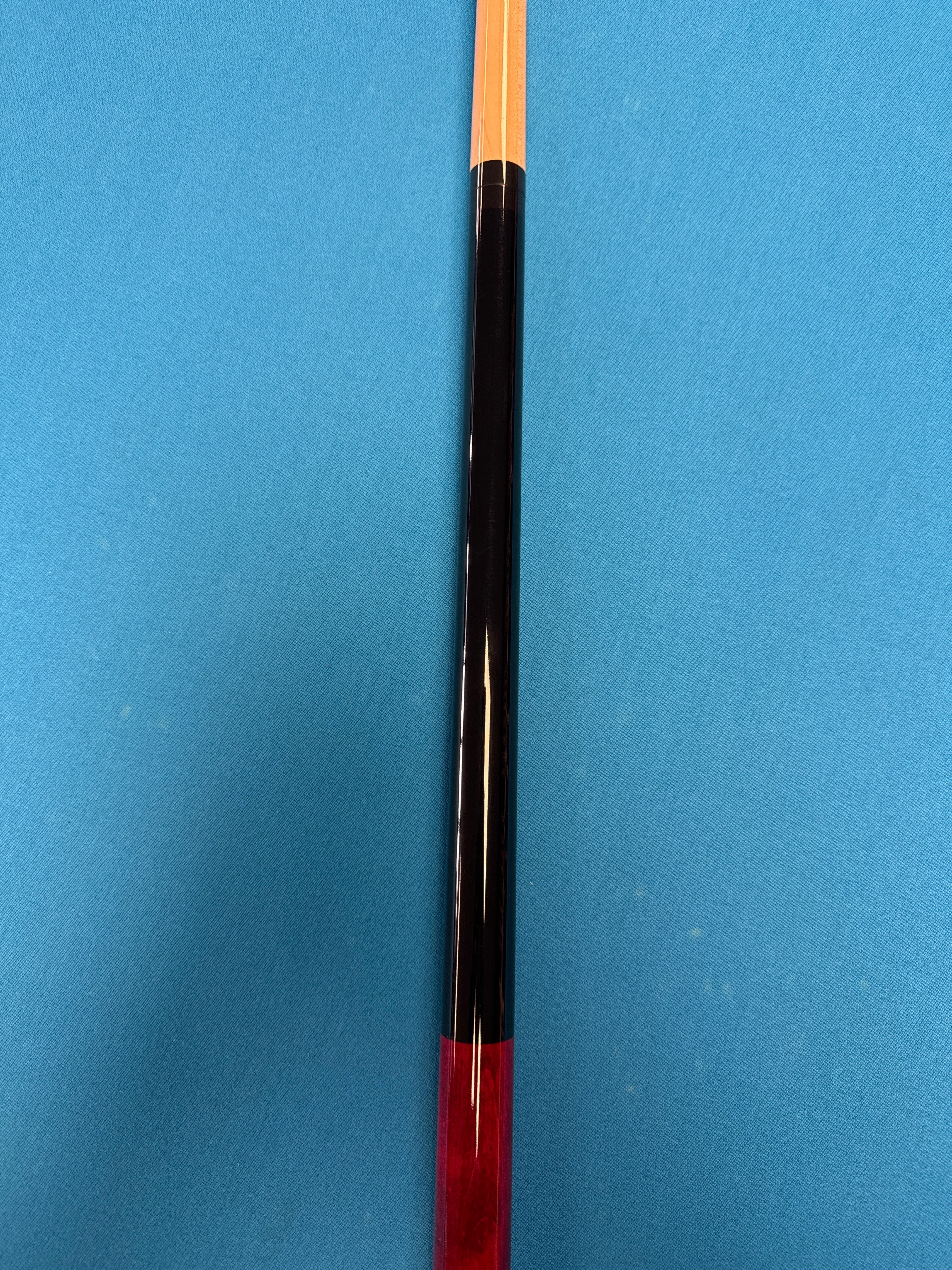 Energy By Players Cue Red/Black Wrapless C.P.Dean Company