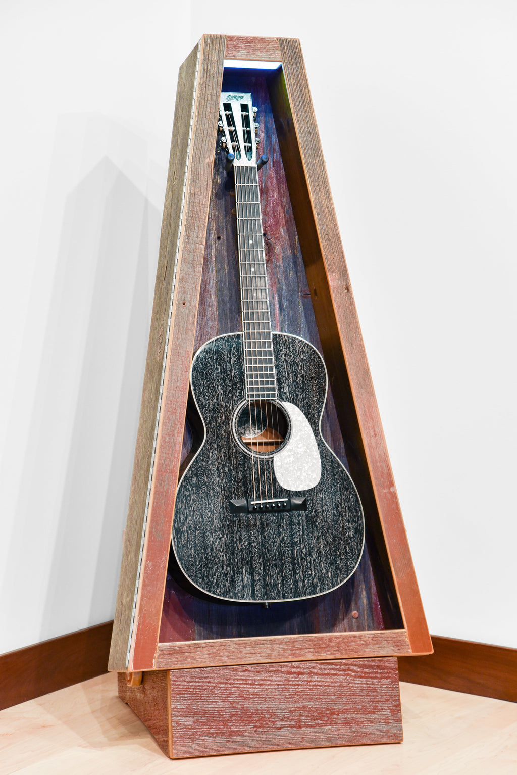 ClimaStand Triangle Humidor with Base - Reclaimed Barnwood (Red) Acoustic Remedy Cases