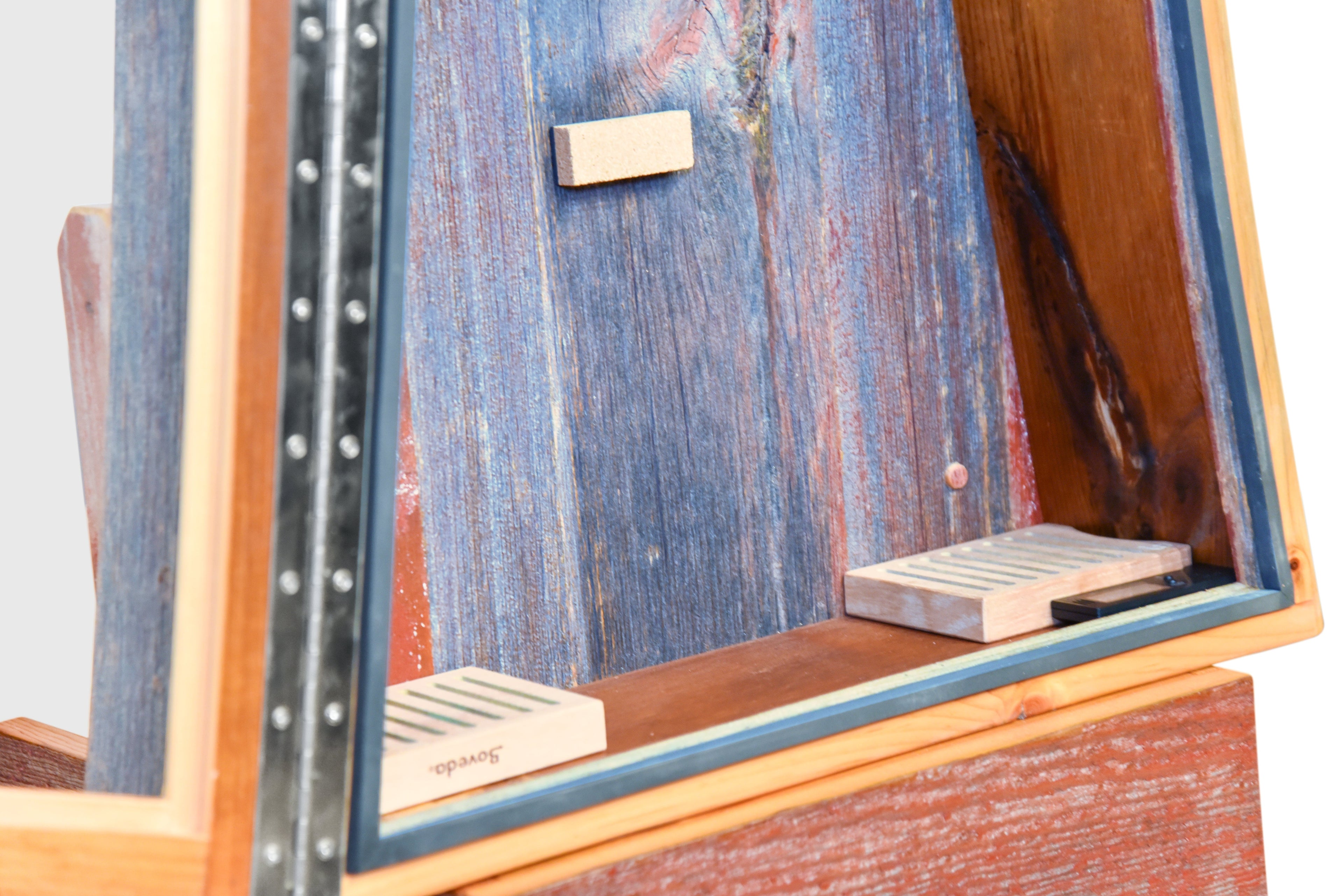 ClimaStand Triangle Humidor with Base - Reclaimed Barnwood (Red) Acoustic Remedy Cases
