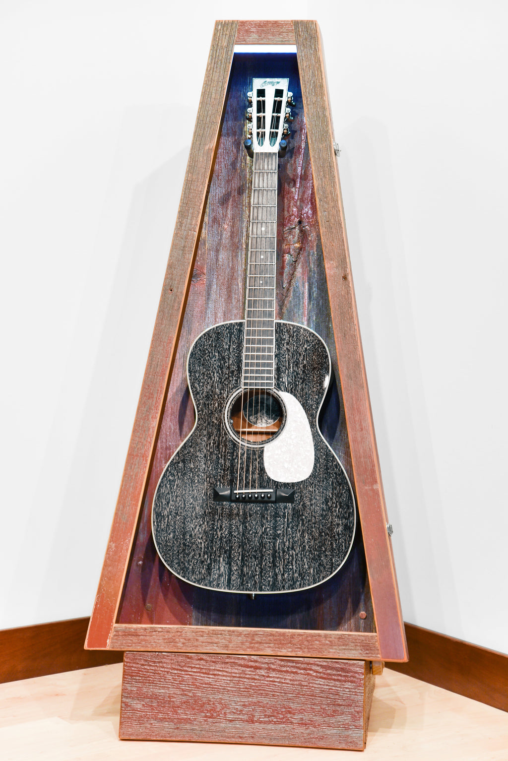 ClimaStand Triangle Humidor with Base - Reclaimed Barnwood (Red) Acoustic Remedy Cases