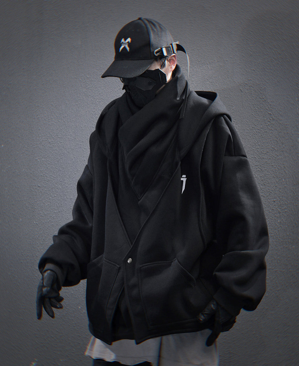 HiH57 Black Assassin Hoodie Niepce