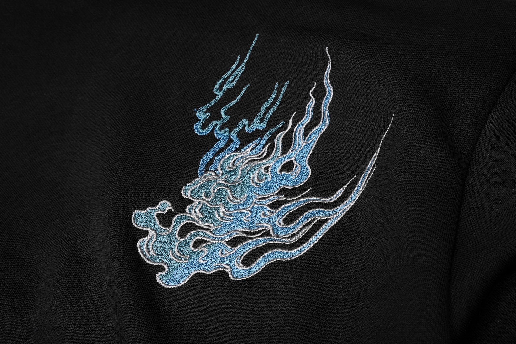 KH9817 Flaming White Tiger Hoodie Niepce