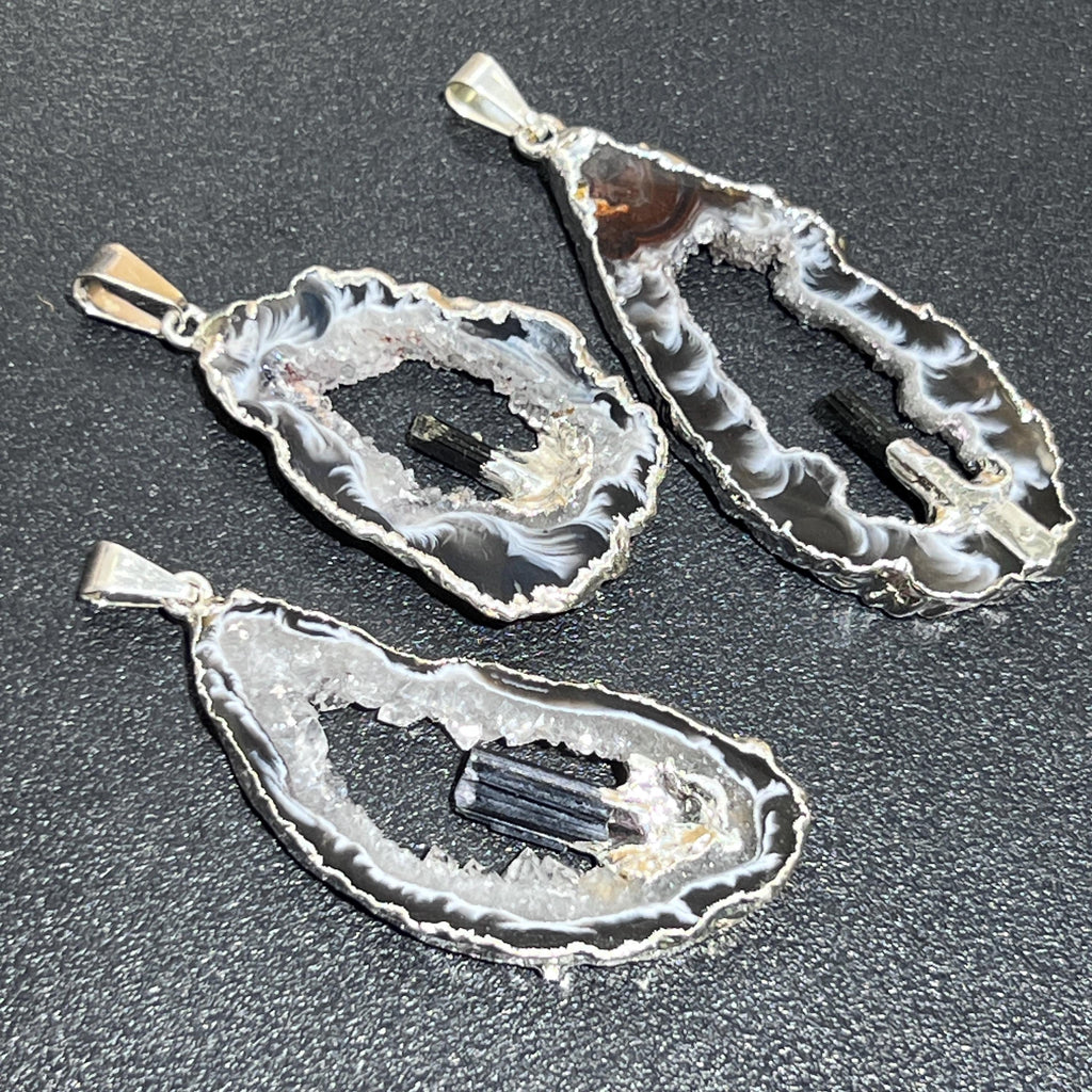 Oco Geode Druzy with Tourmaline Crystal Point Pendant (Silver Plated) Amazing Crystals