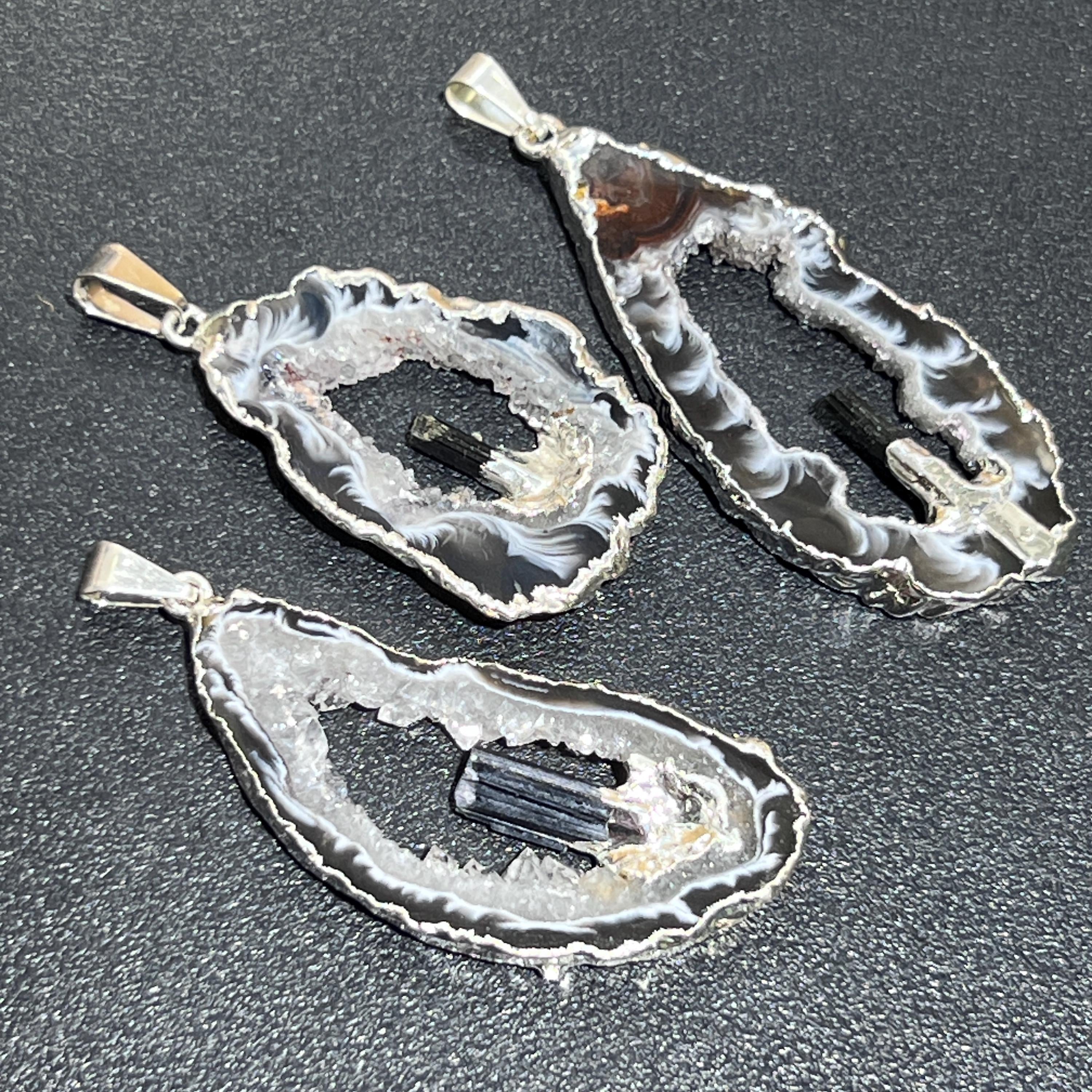 Oco Geode Druzy with Tourmaline Crystal Point Pendant (Silver Plated) Amazing Crystals