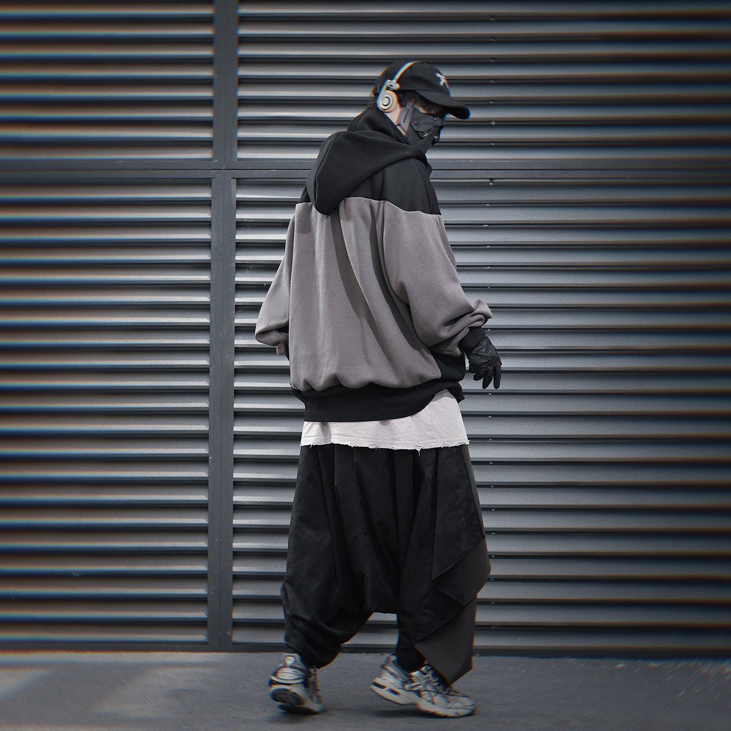 HiH51 Black T-Tech Hoodie Niepce