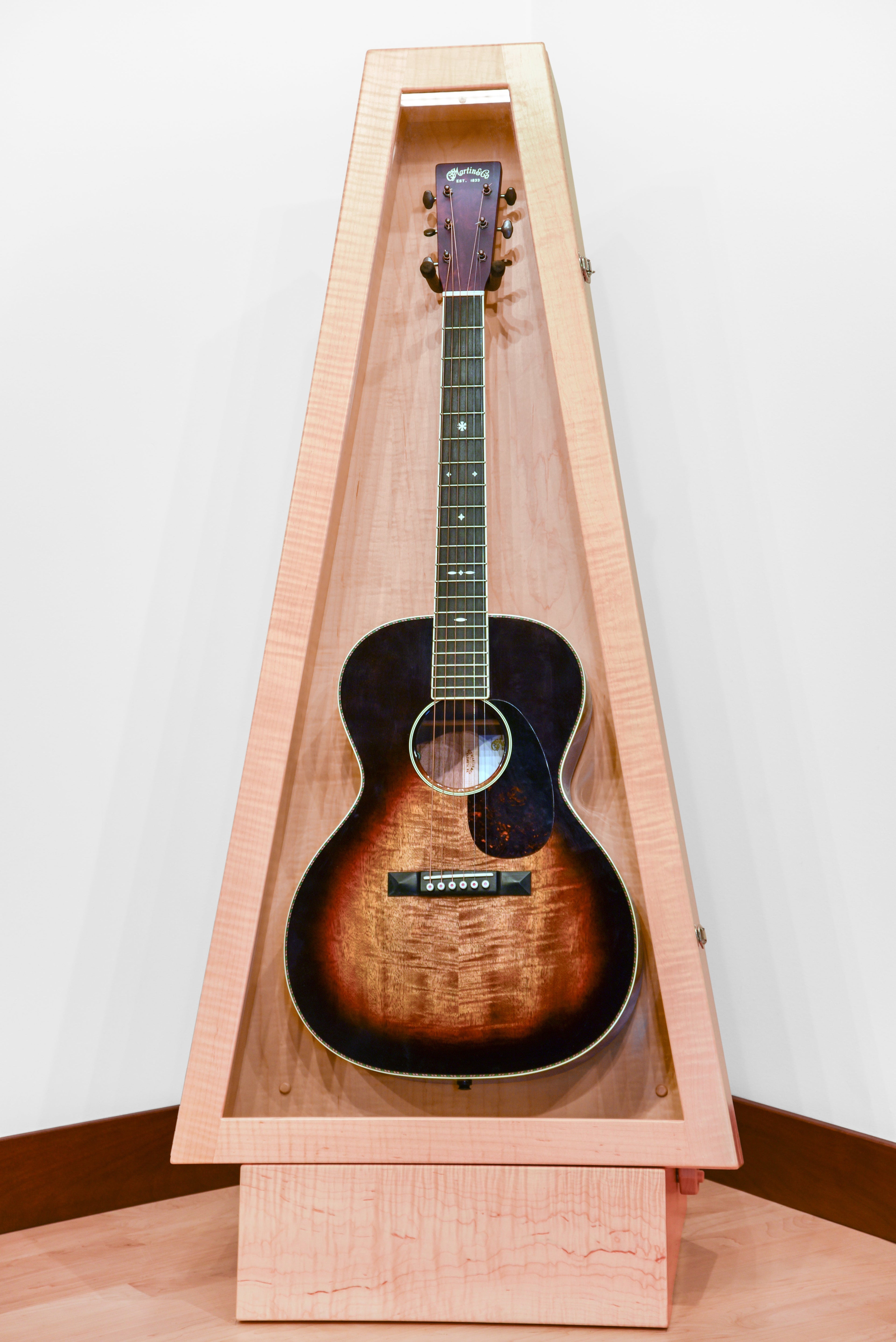 ClimaStand Triangle Humidor with Base - Flamed Maple Acoustic Remedy Cases