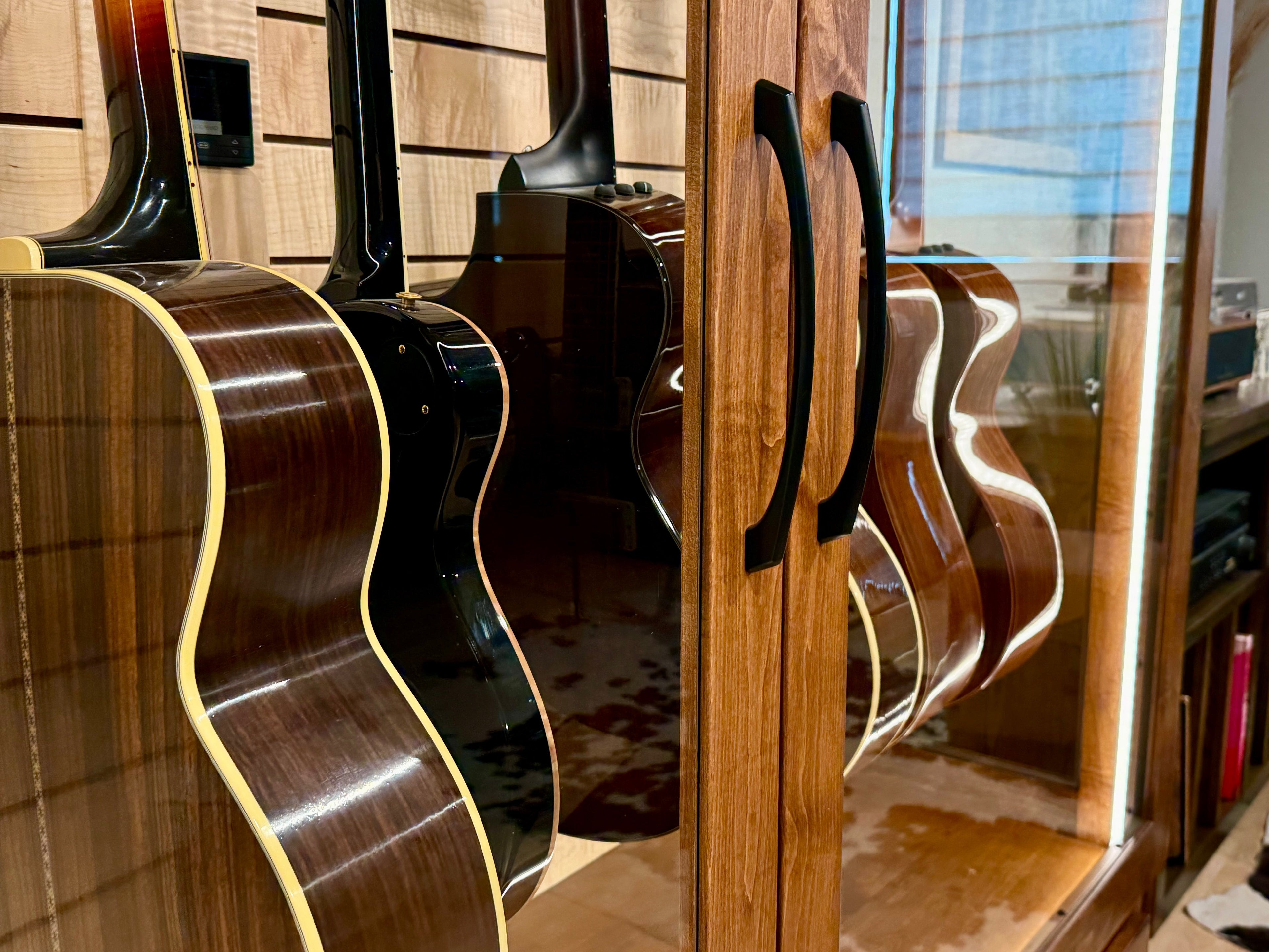 ClimaCab Grand+ | Maple with Boston Stain and Natural Flame Maple Accents Acoustic Remedy Cases