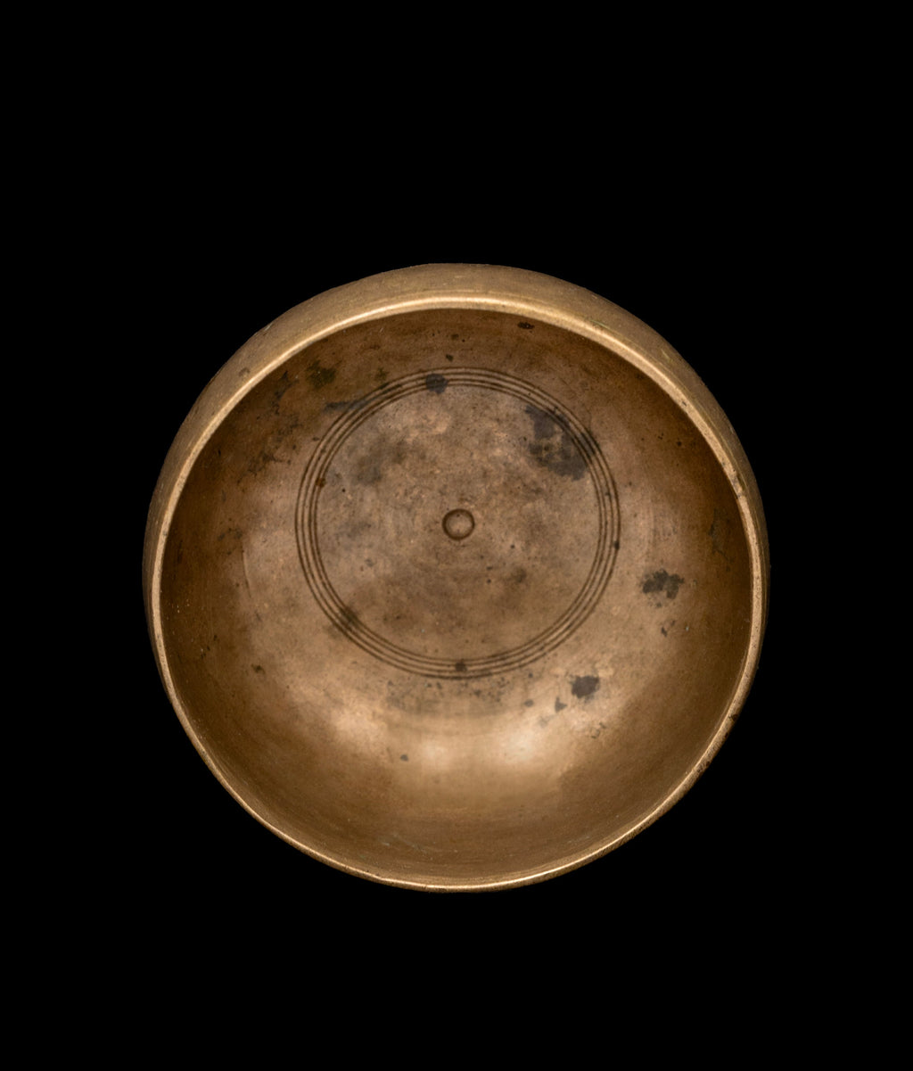 Antique Cup Thadobati Singing Bowl C#5 555Hz (Near Concert Pitch) 4" A16146 Bodhisattva Trading Company