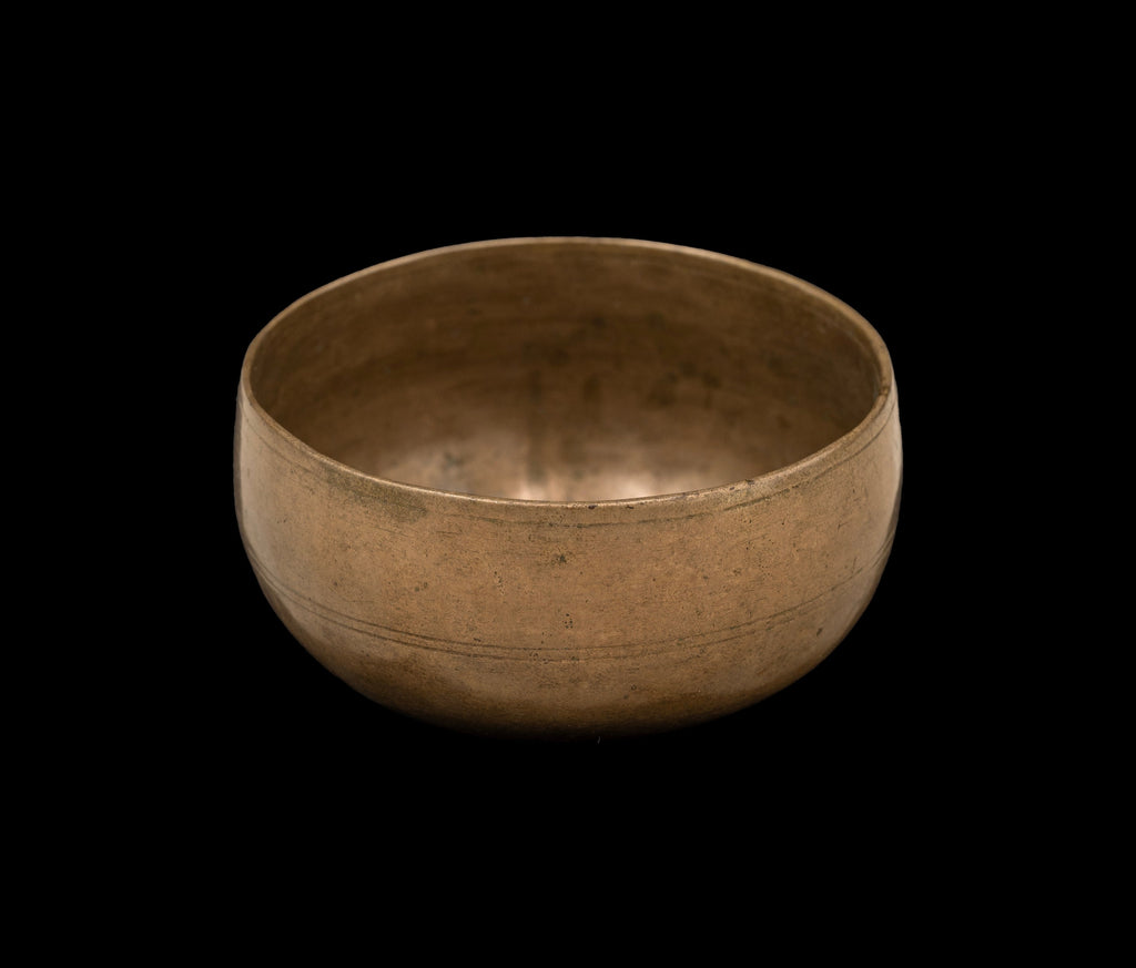 Antique Cup Thadobati Singing Bowl C#5 555Hz (Near Concert Pitch) 4" A16146 Bodhisattva Trading Company