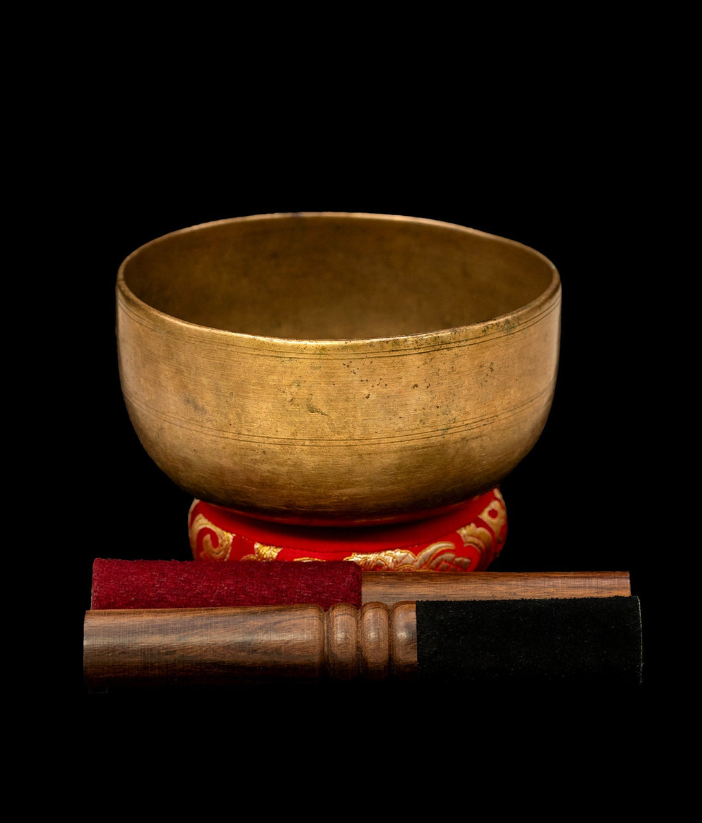 Antique Thadobati Singing Bowl C4 260Hz  (Near Concert Pitch) 6" A16163 Bodhisattva Trading Company