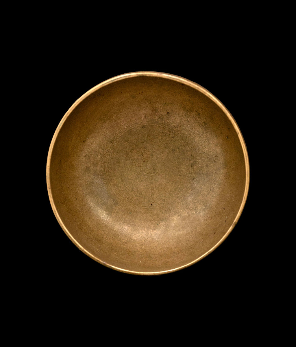 Antique Thadobati Singing Bowl C4 260Hz  (Near Concert Pitch) 6" A16163 Bodhisattva Trading Company