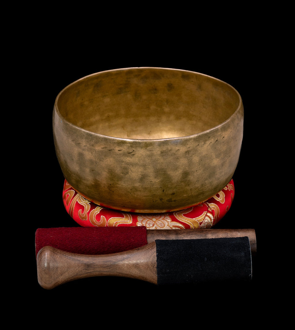 Antique Thadobati Singing Bowl G3 195Hz (NCP) 7" A16290 Bodhisattva Trading Company