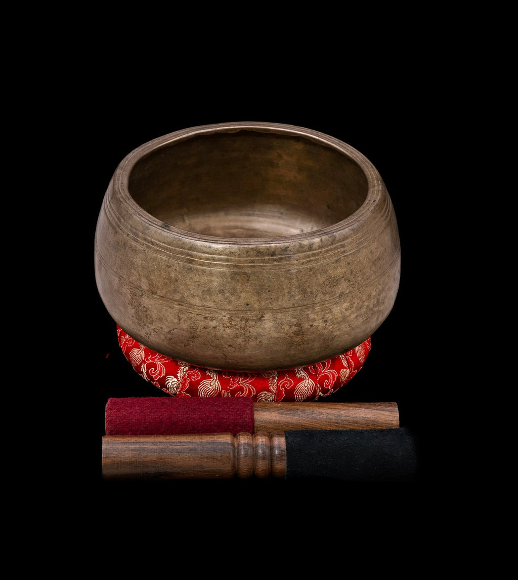 Antique Mani Singing Bowl D5 598Hz 7" A16294 Bodhisattva Trading Company
