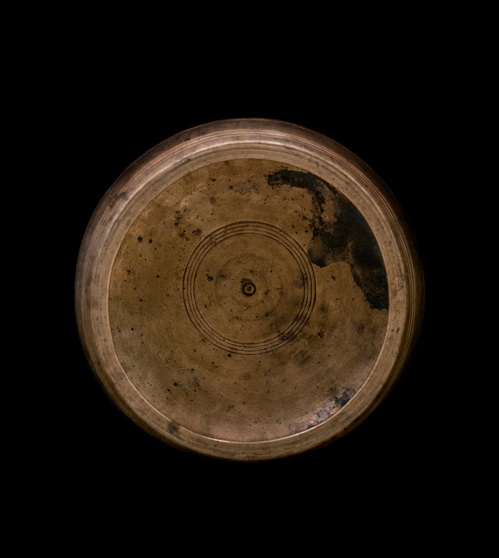 Antique Mani Singing Bowl D5 598Hz 7" A16294 Bodhisattva Trading Company