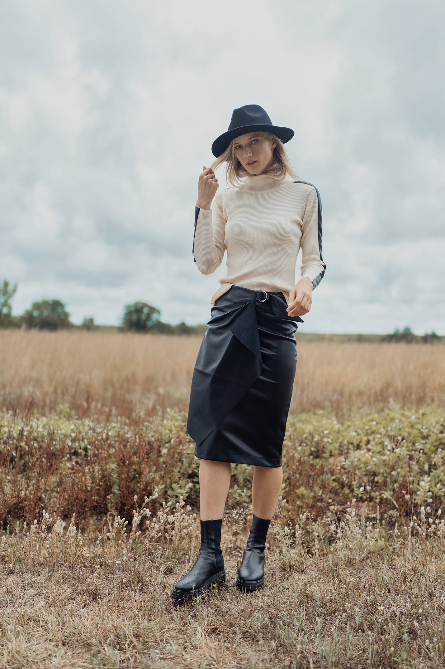 STRAIGHT LEATHER SKIRT WITH BUCKLE profile-nyc