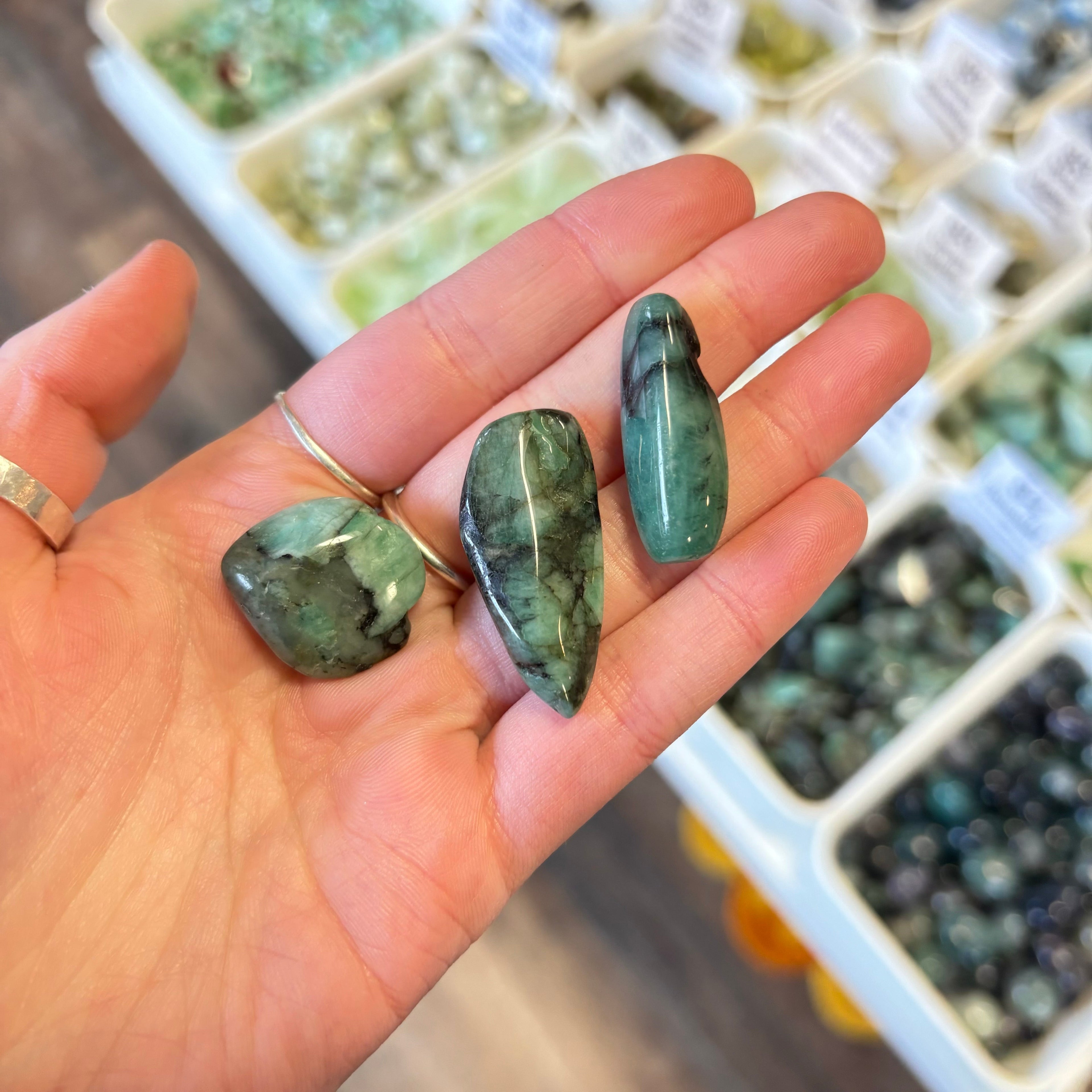 Emerald (Unconditional Love & Forgiveness) Tumbled White Mountain Crystals