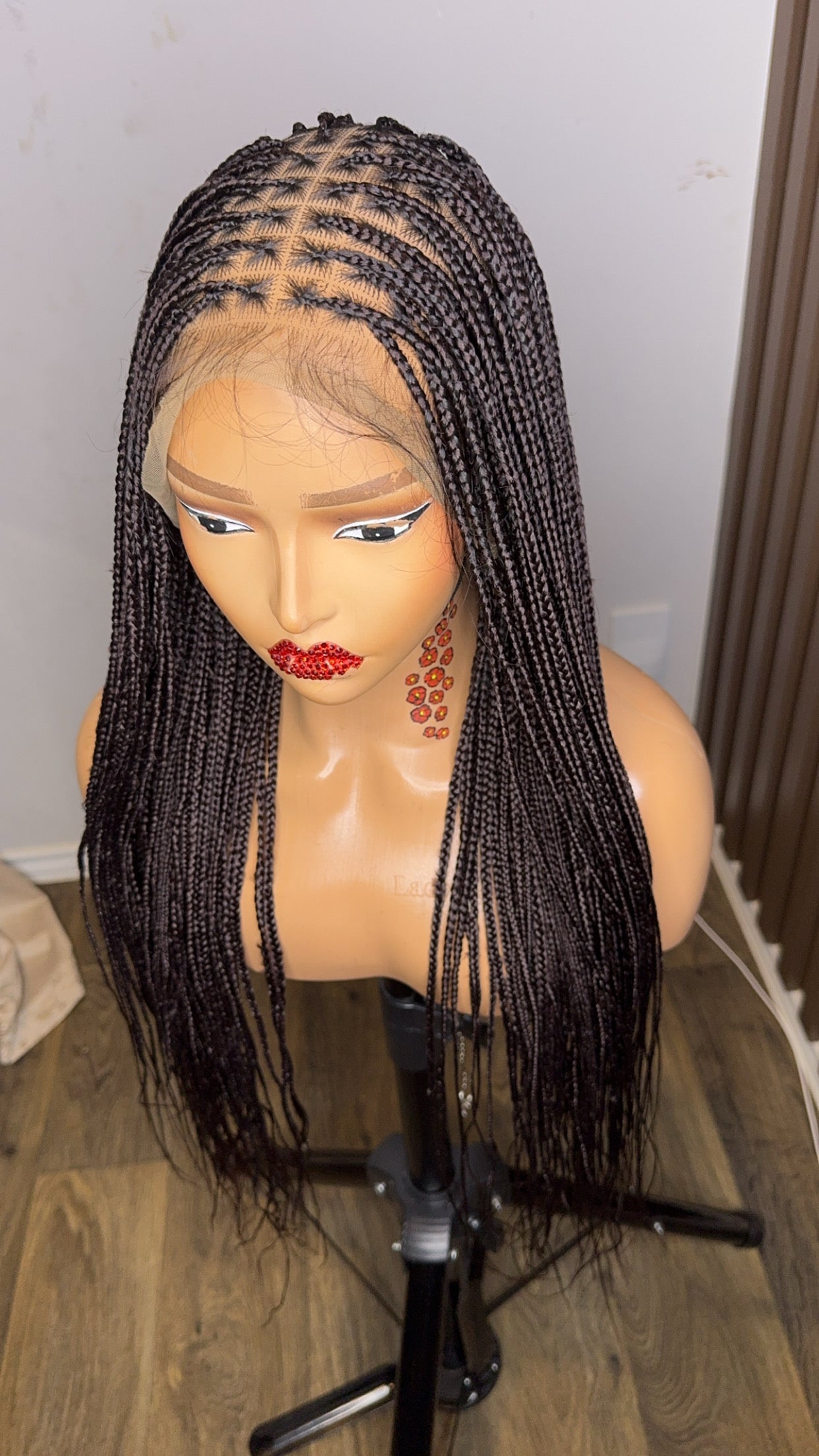 22 inches brown knotless braids HOL stores