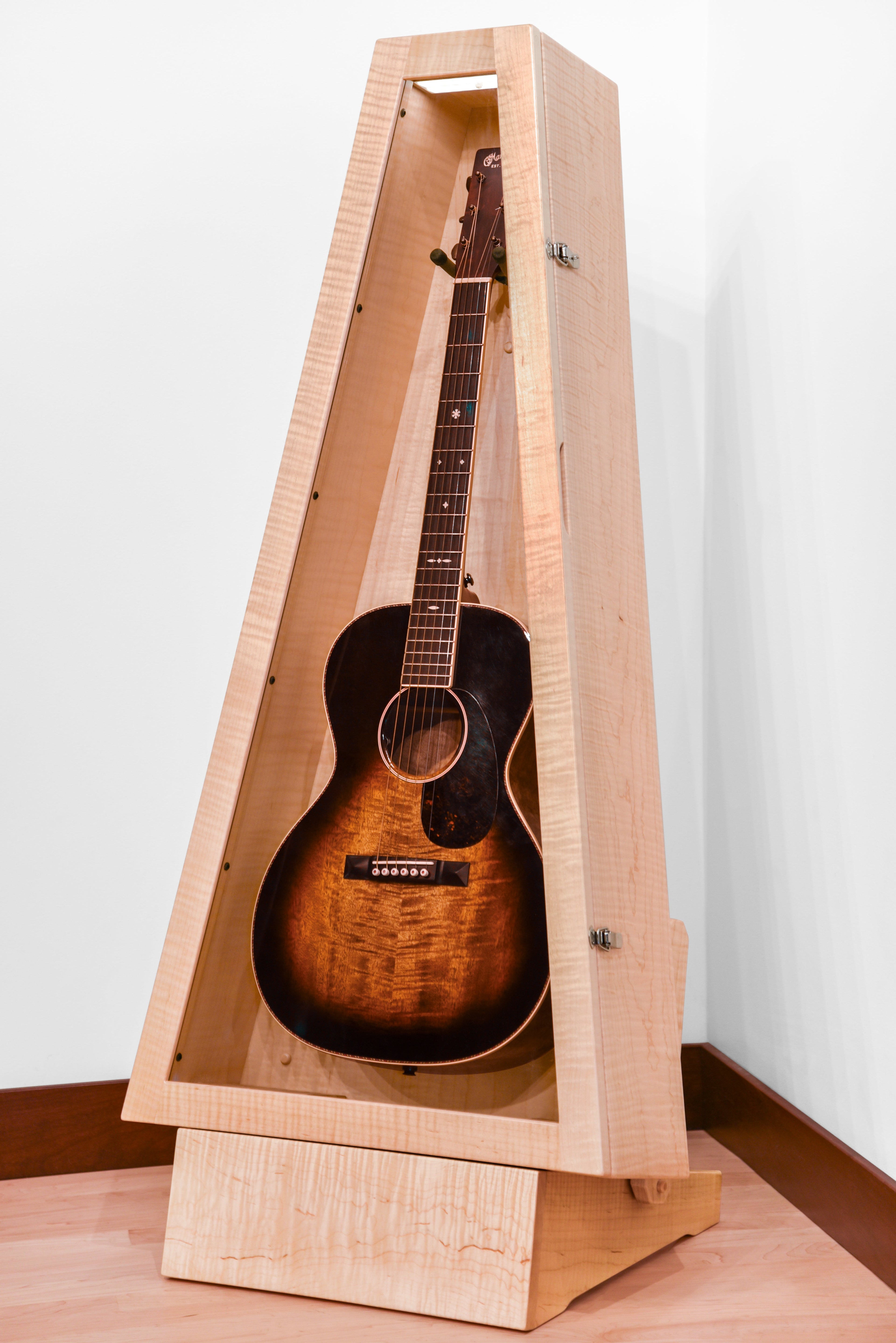 ClimaStand Triangle Humidor with Base - Flamed Maple Acoustic Remedy Cases