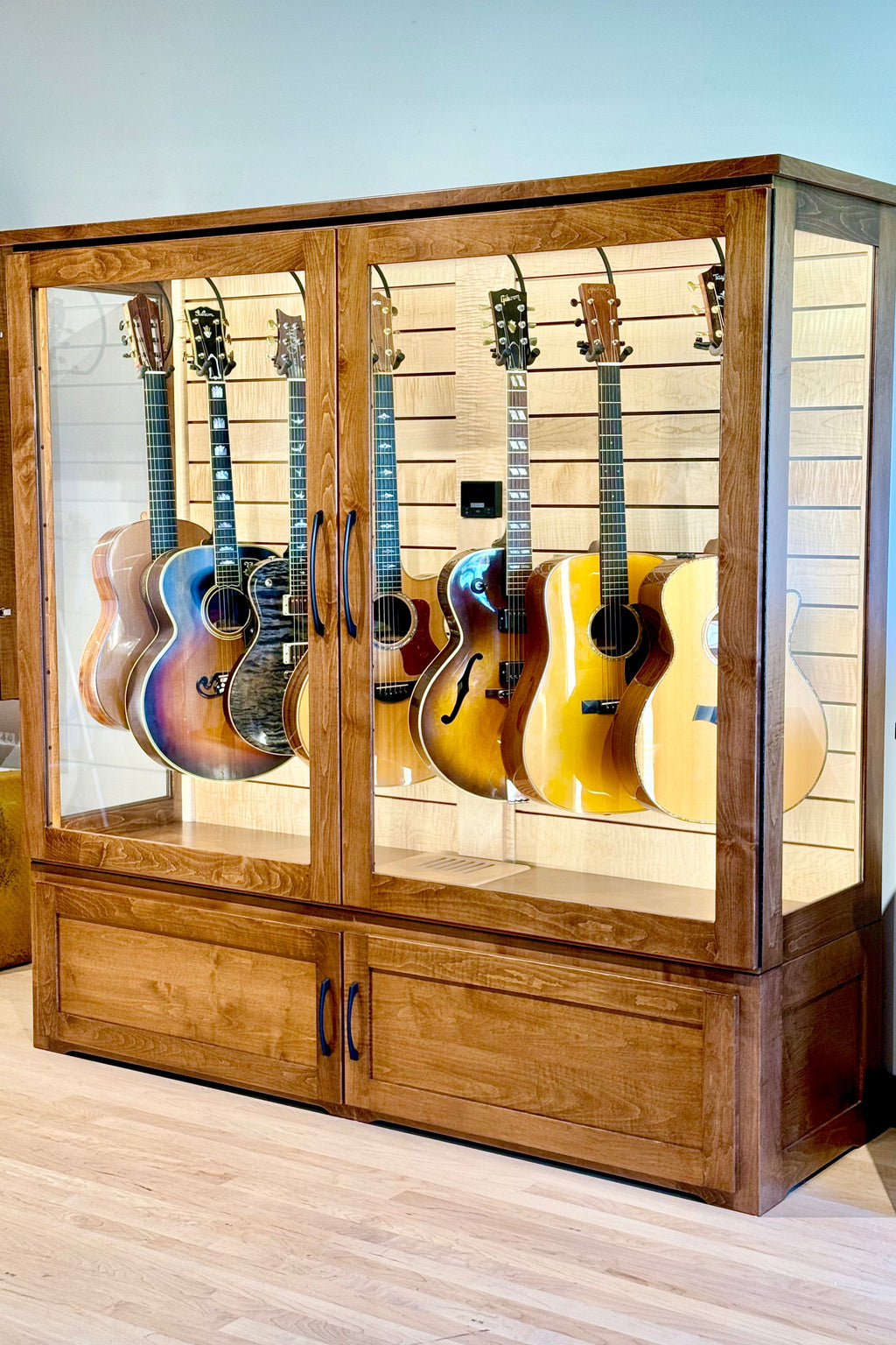 ClimaCab Grand+ | Maple with Boston Stain and Natural Flame Maple Accents Acoustic Remedy Cases