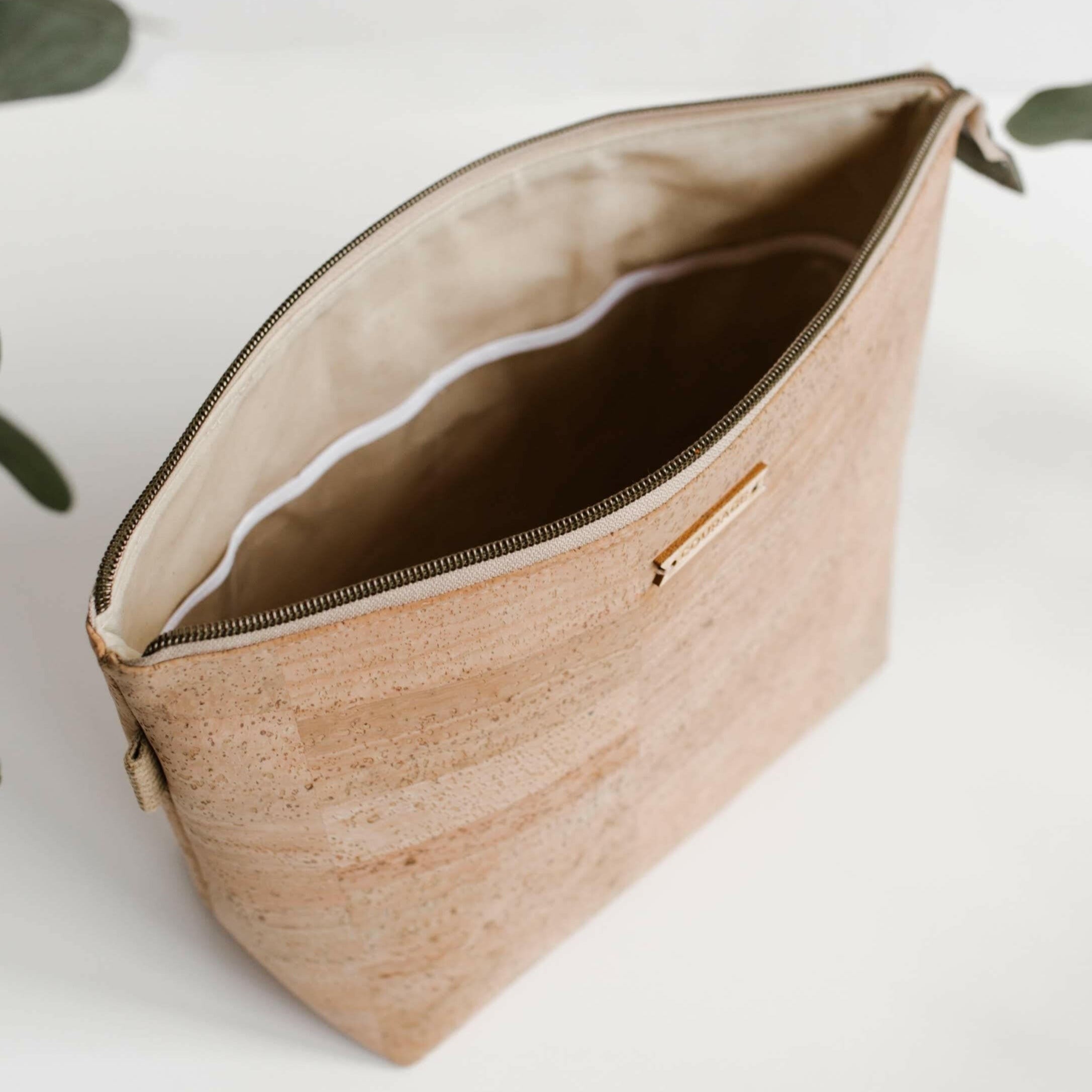 ADVENTURER cosmetics bag | NATURAL Carry Courage