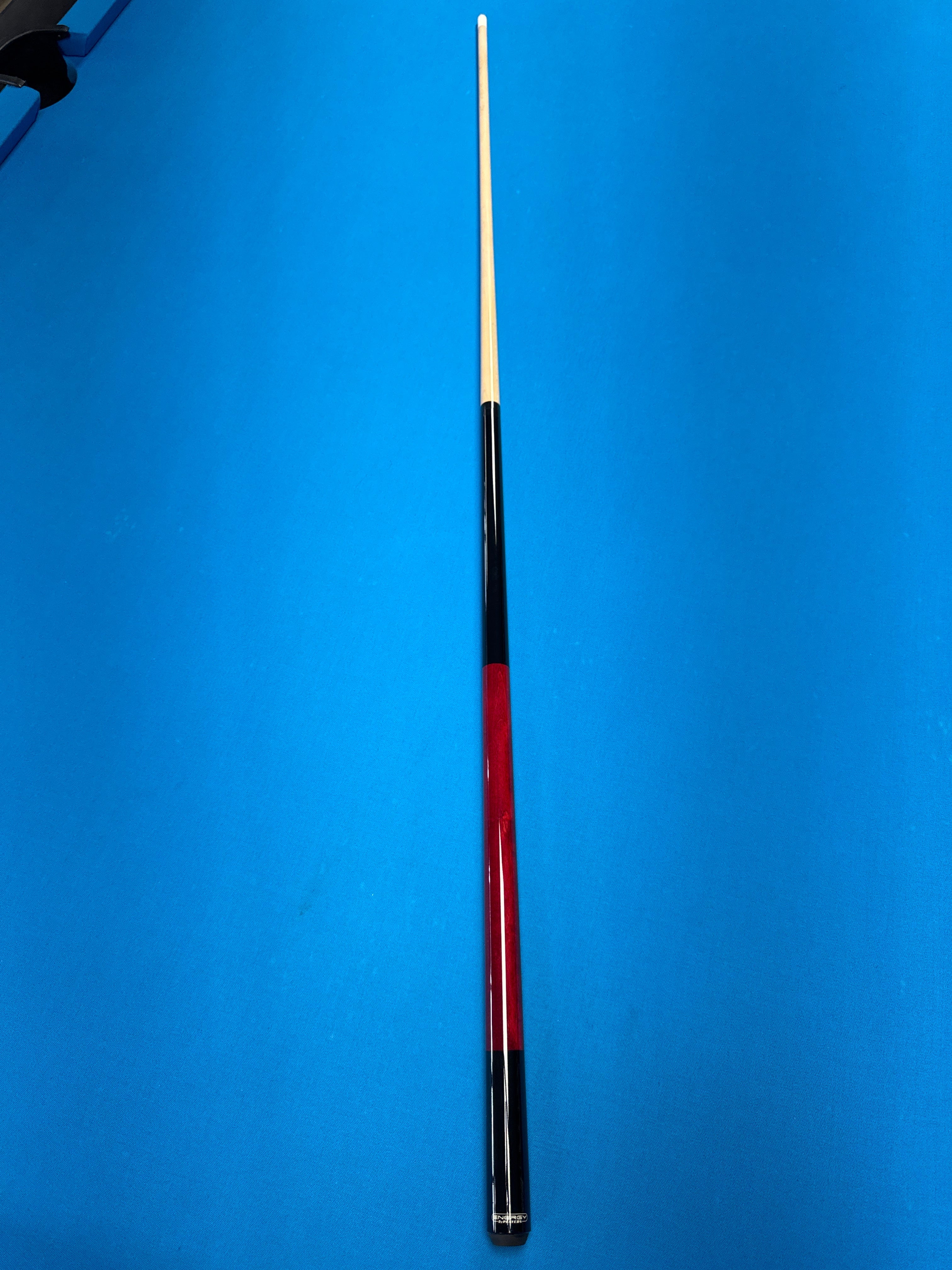 Energy By Players Cue Red/Black Wrapless C.P.Dean Company