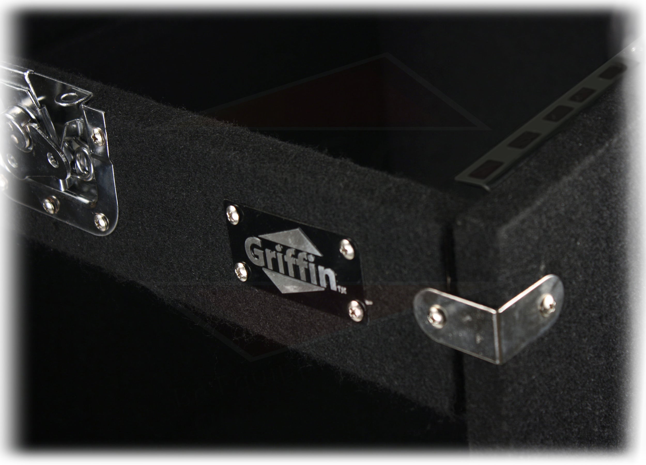 Rackmount Studio Mixer Flight Road Case By GRIFFIN - 25U Mount Space Ultimate Pro-Audio Amp Cabinet Travel Trunk For Music Gear Recording Equipment GeekStands.com