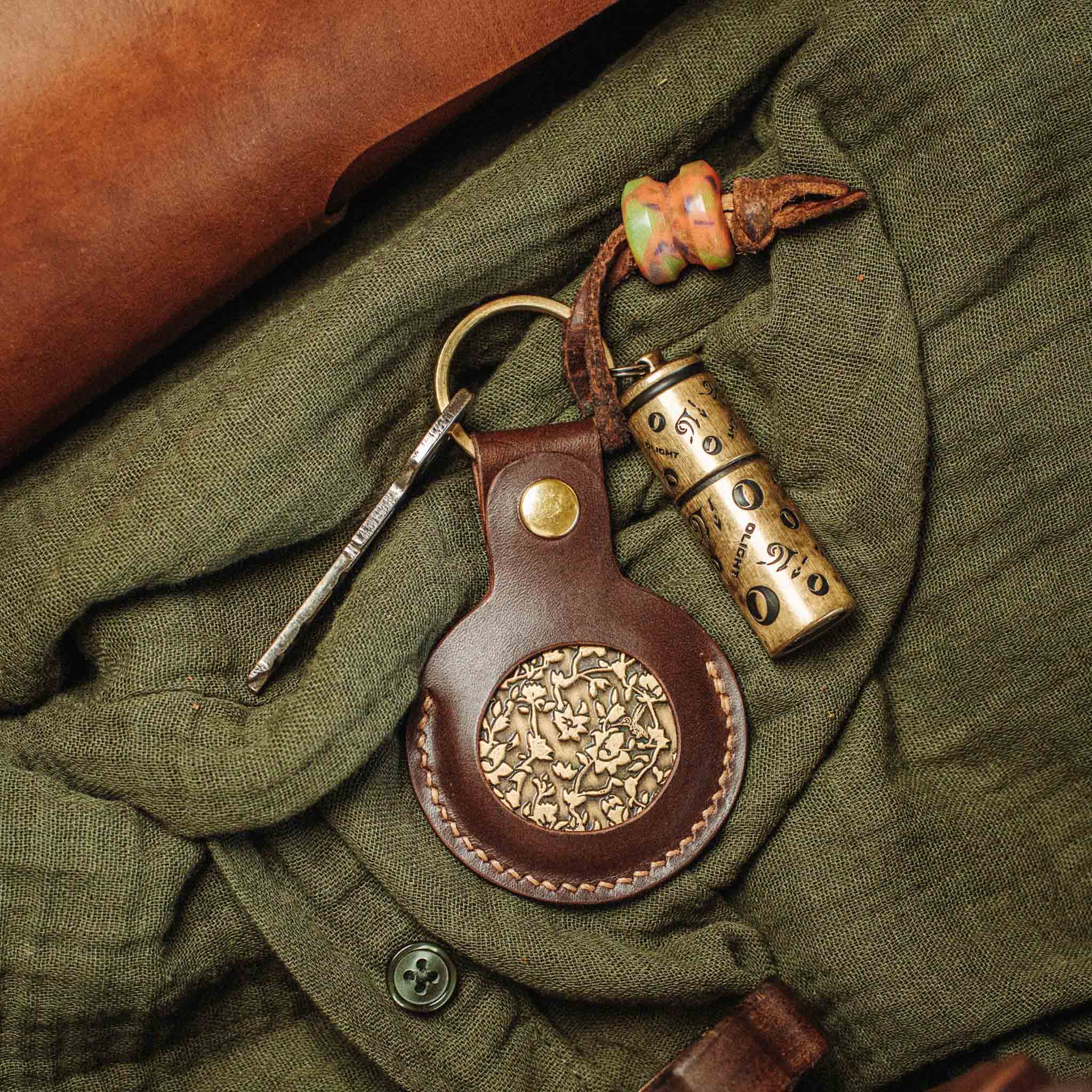 Challenge Coin Keychain - Peso Pocket v5 | EDC Leather Coin Holder Pirate Goods