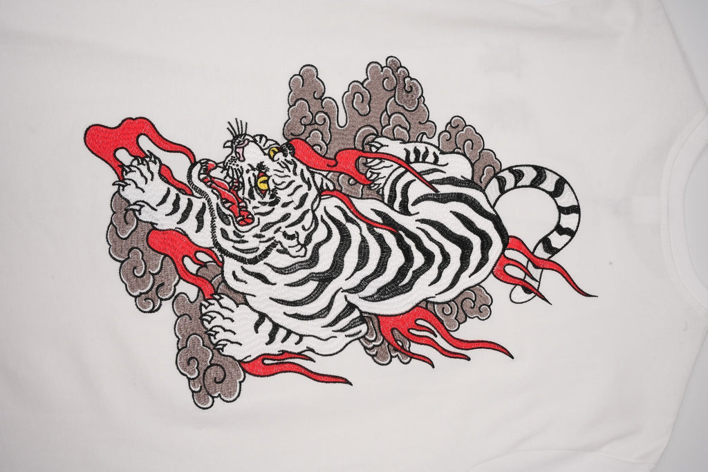 ET523 White Cloud Tiger Embroidered Tee Niepce