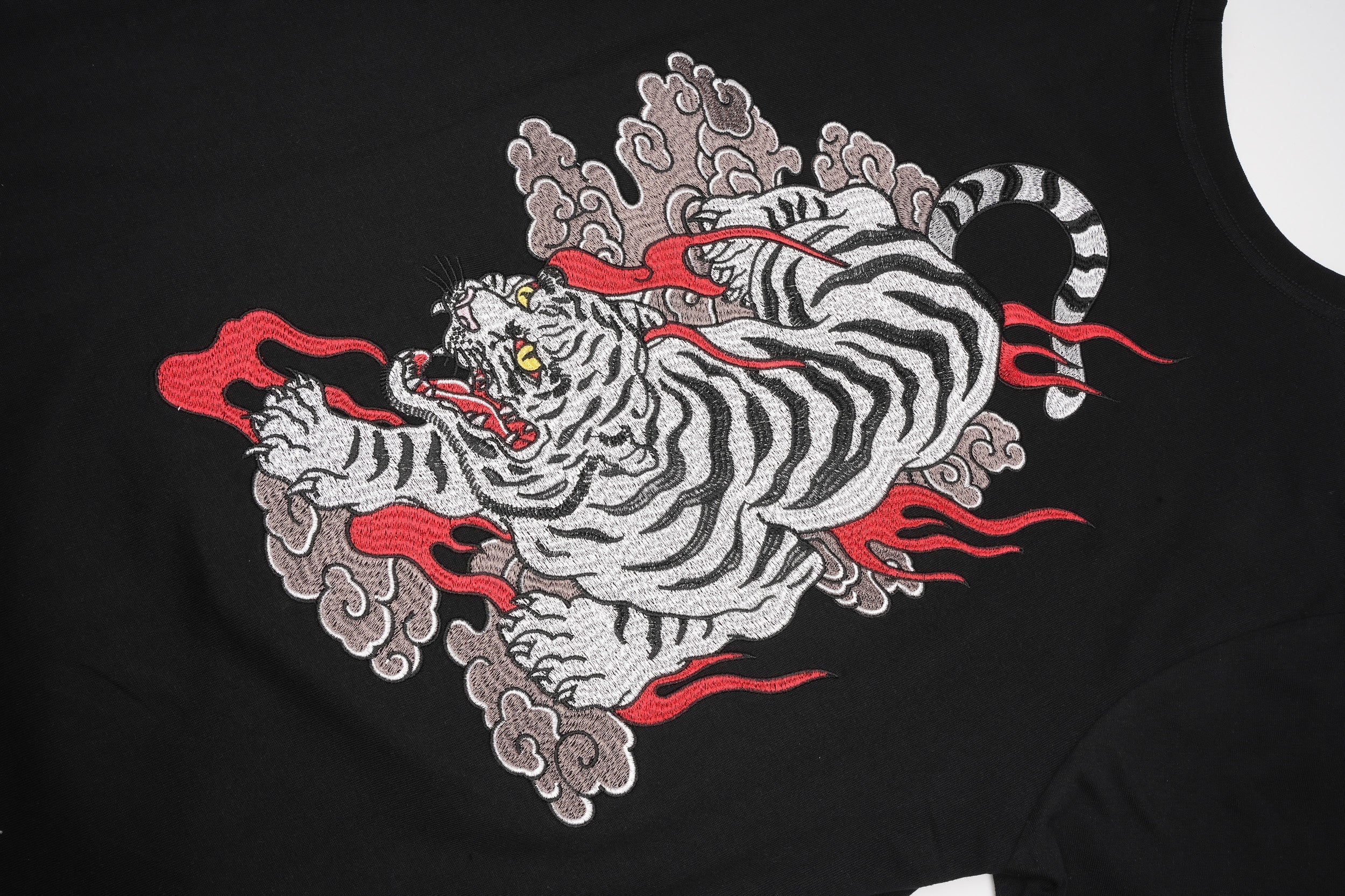 ET523 White Cloud Tiger Embroidered Tee Niepce