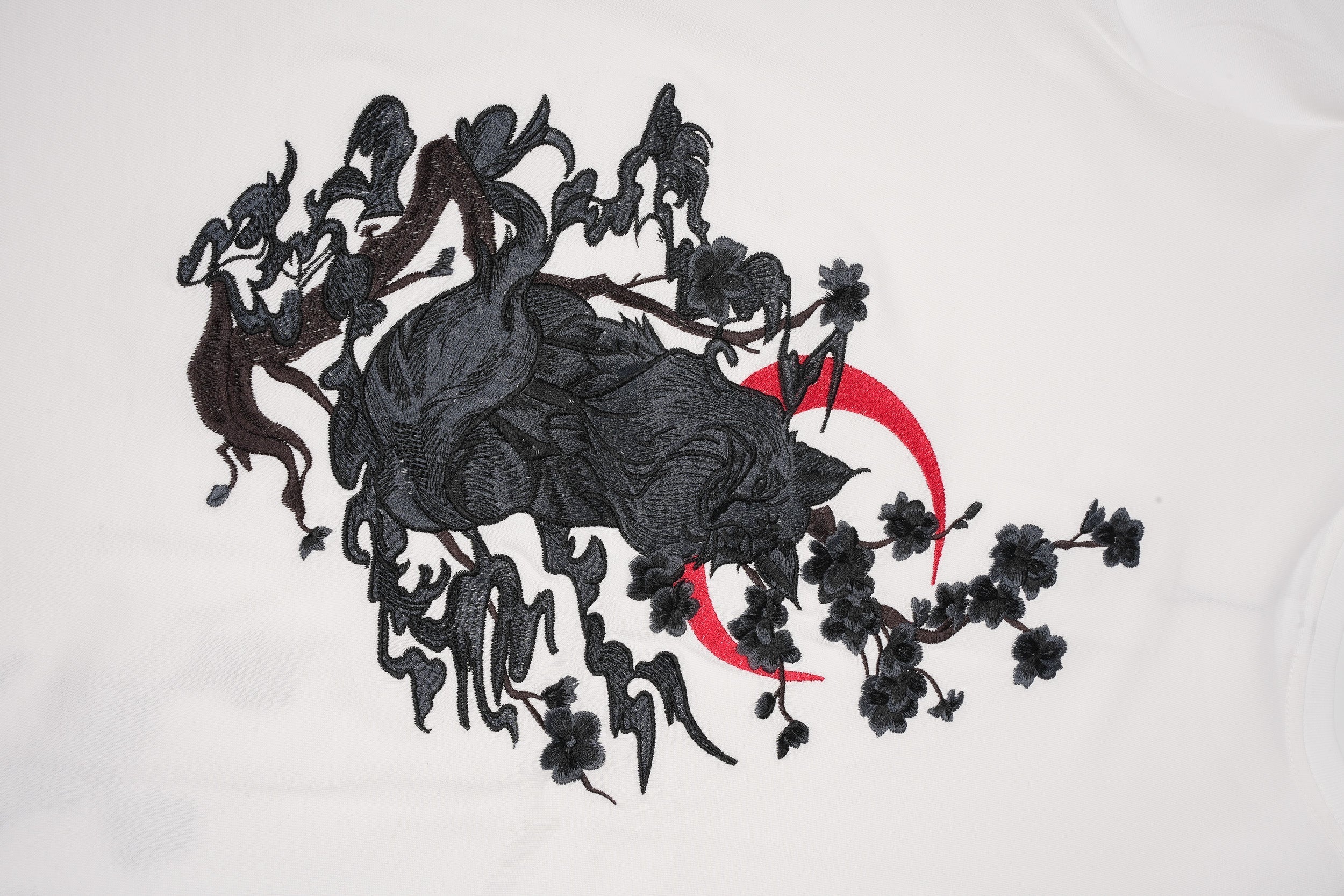 ET524 Moon Fox Embroidered Tee Niepce