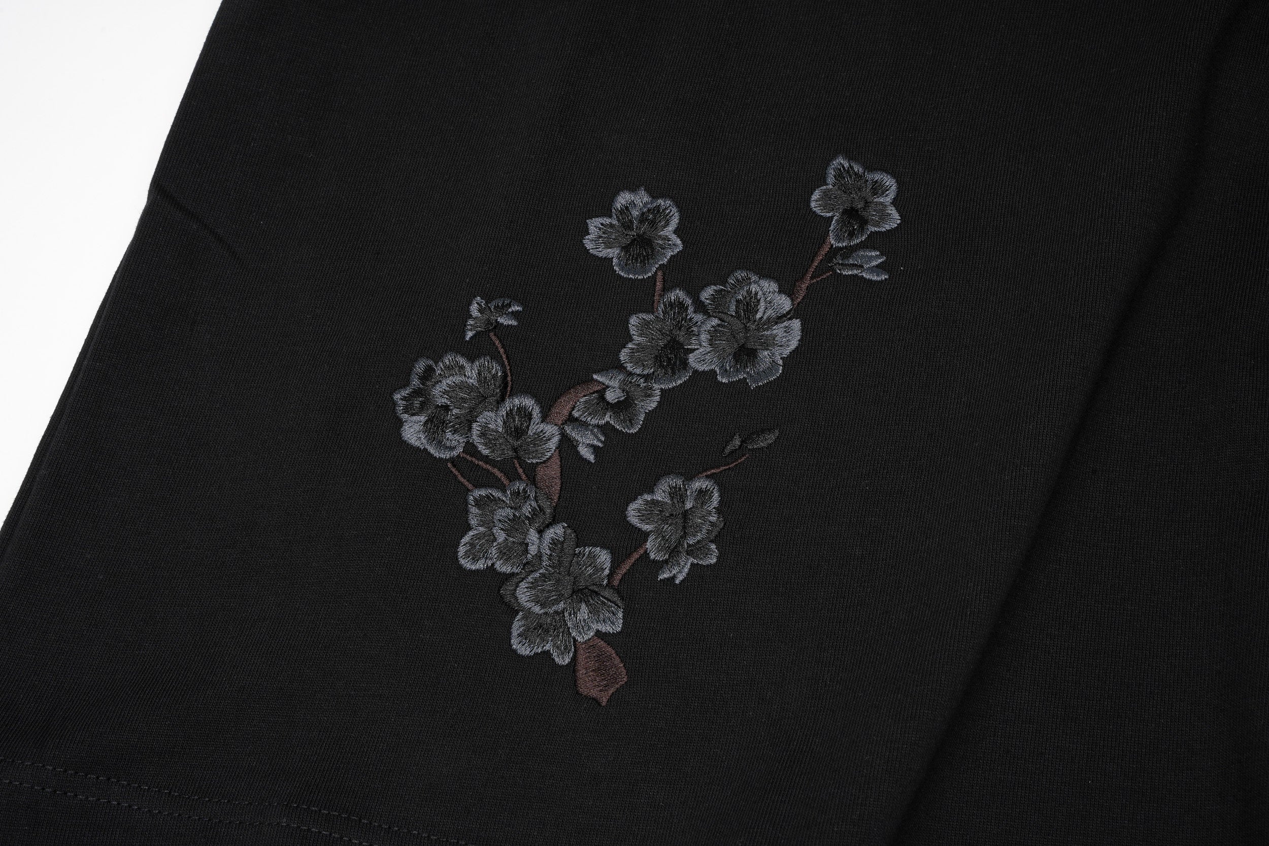 ET524 Moon Fox Embroidered Tee Niepce