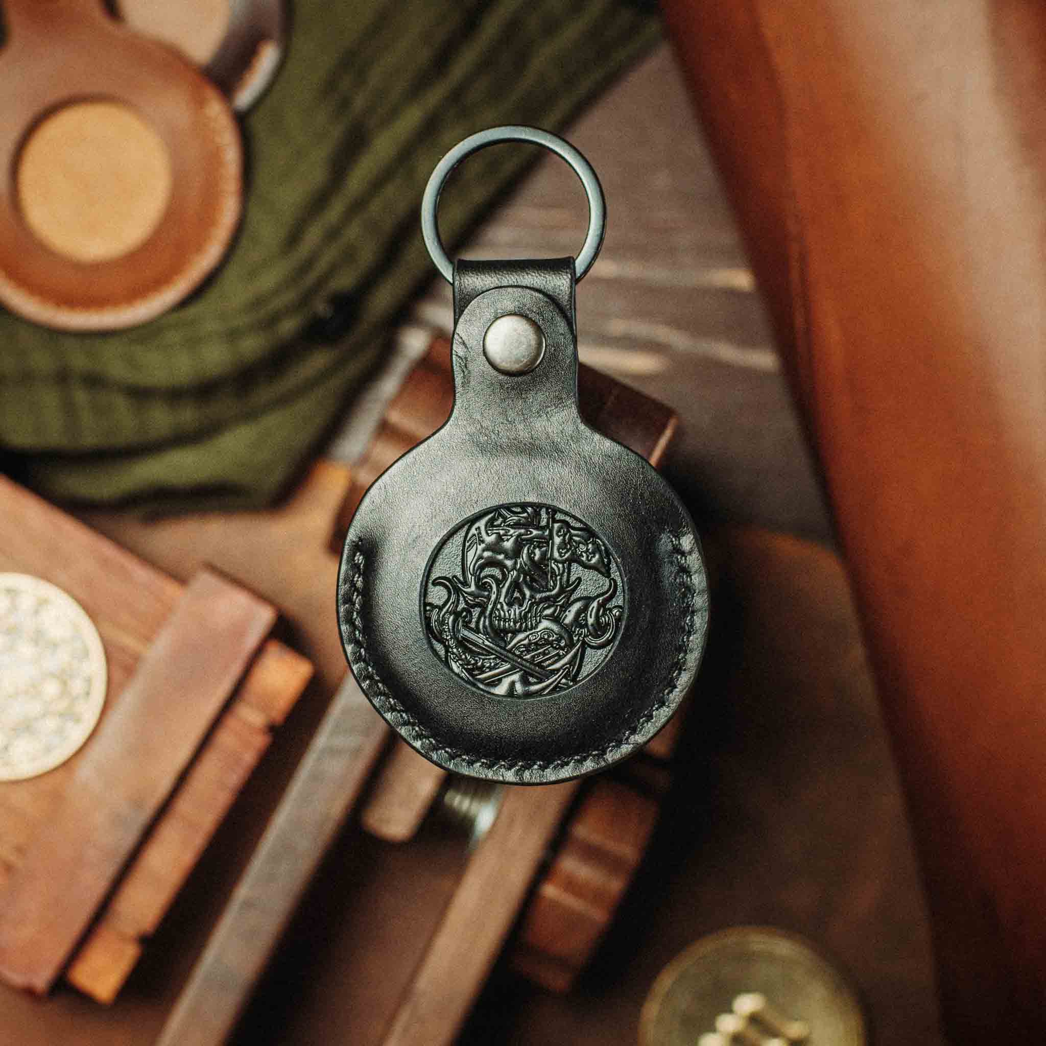 Challenge Coin Keychain - Peso Pocket v5 | EDC Leather Coin Holder Pirate Goods