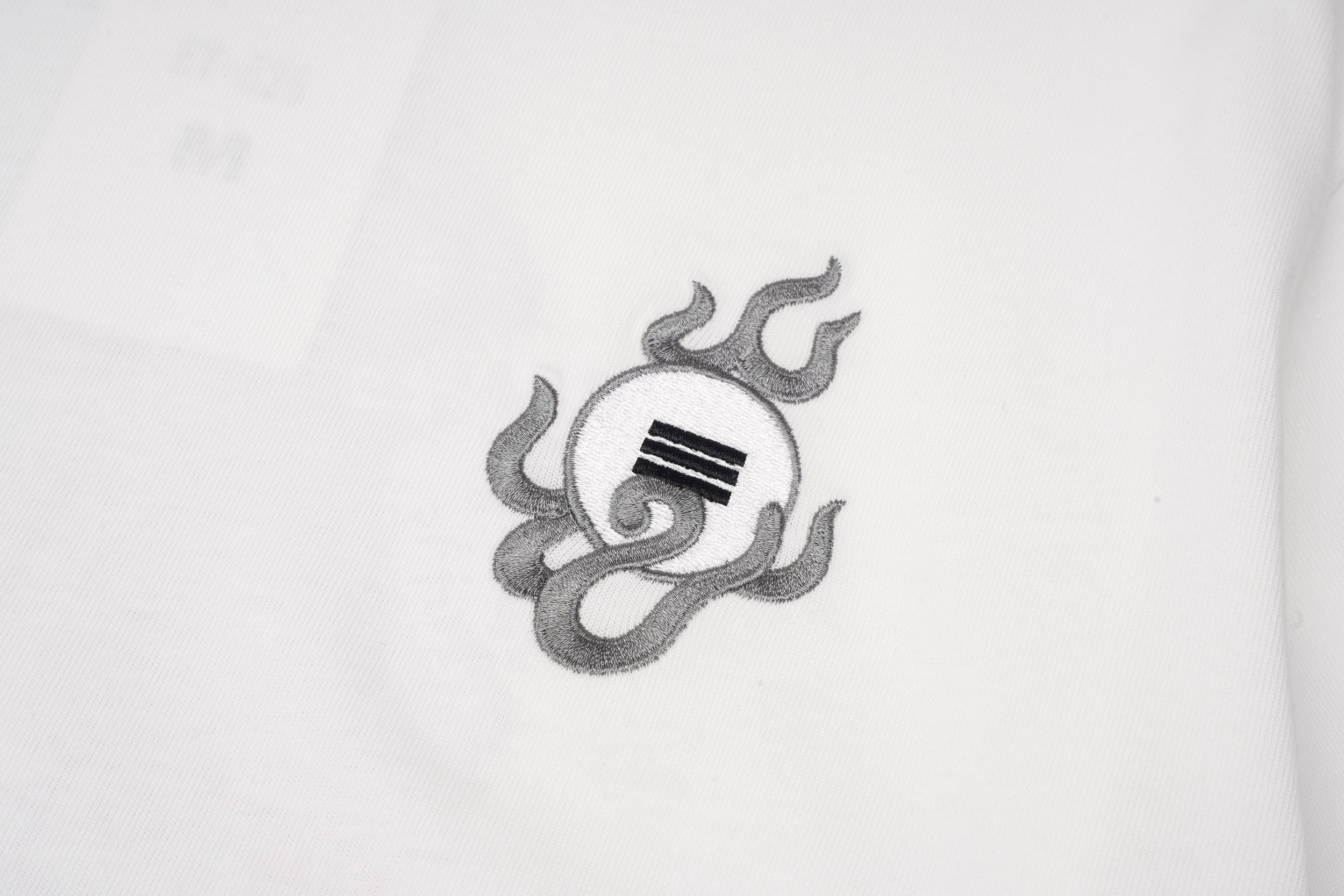 ET525 Kirin Embroidered Tee Niepce