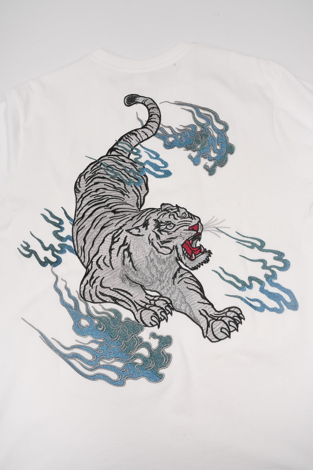 ET9817 Flaming White Tiger Embroidered Tee Niepce