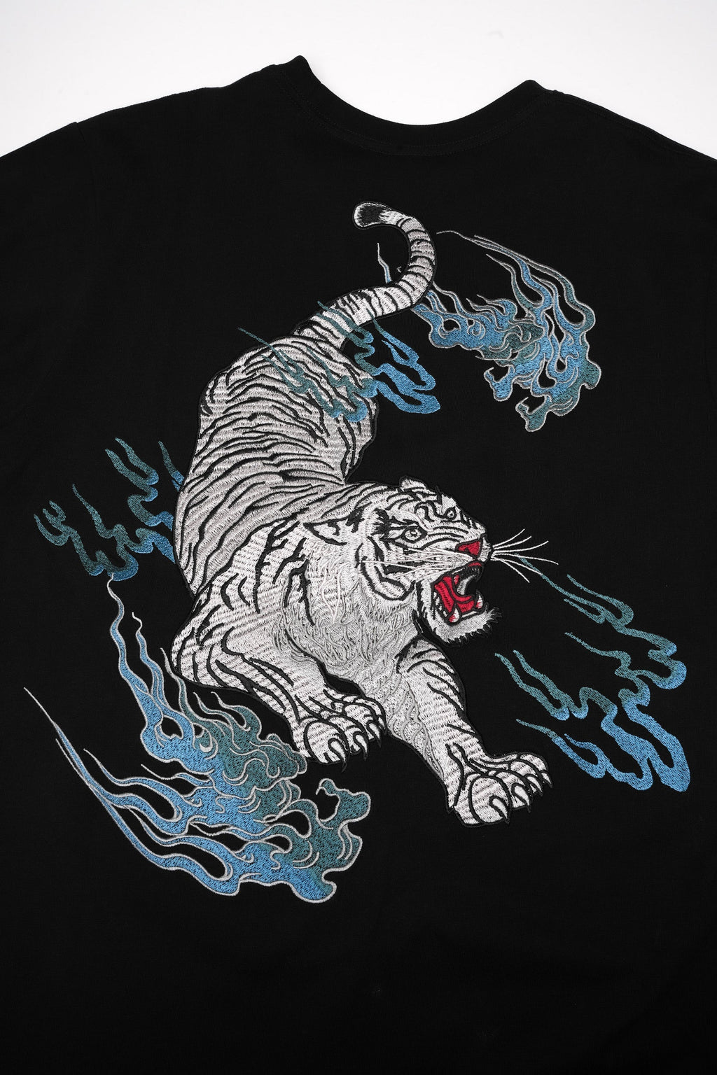 ET9817 Flaming White Tiger Embroidered Tee Niepce