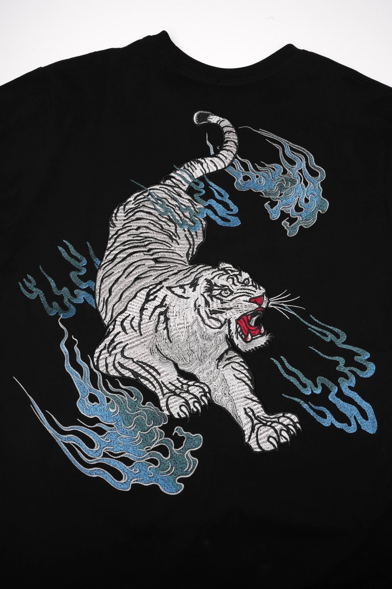 ET9817 Flaming White Tiger Embroidered Tee Niepce