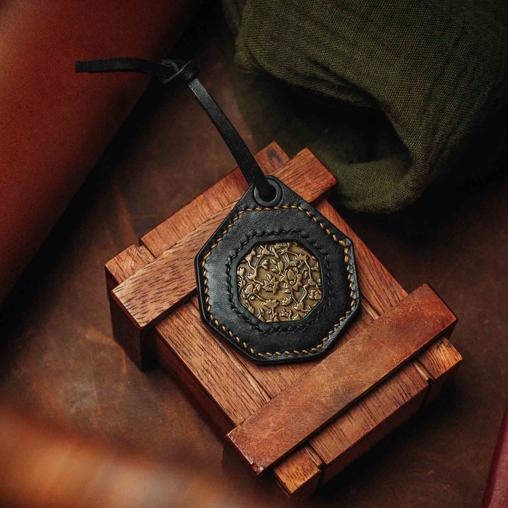 Peso Pocket v4 Plus - Octagonal challenge coin holder Pirate Goods