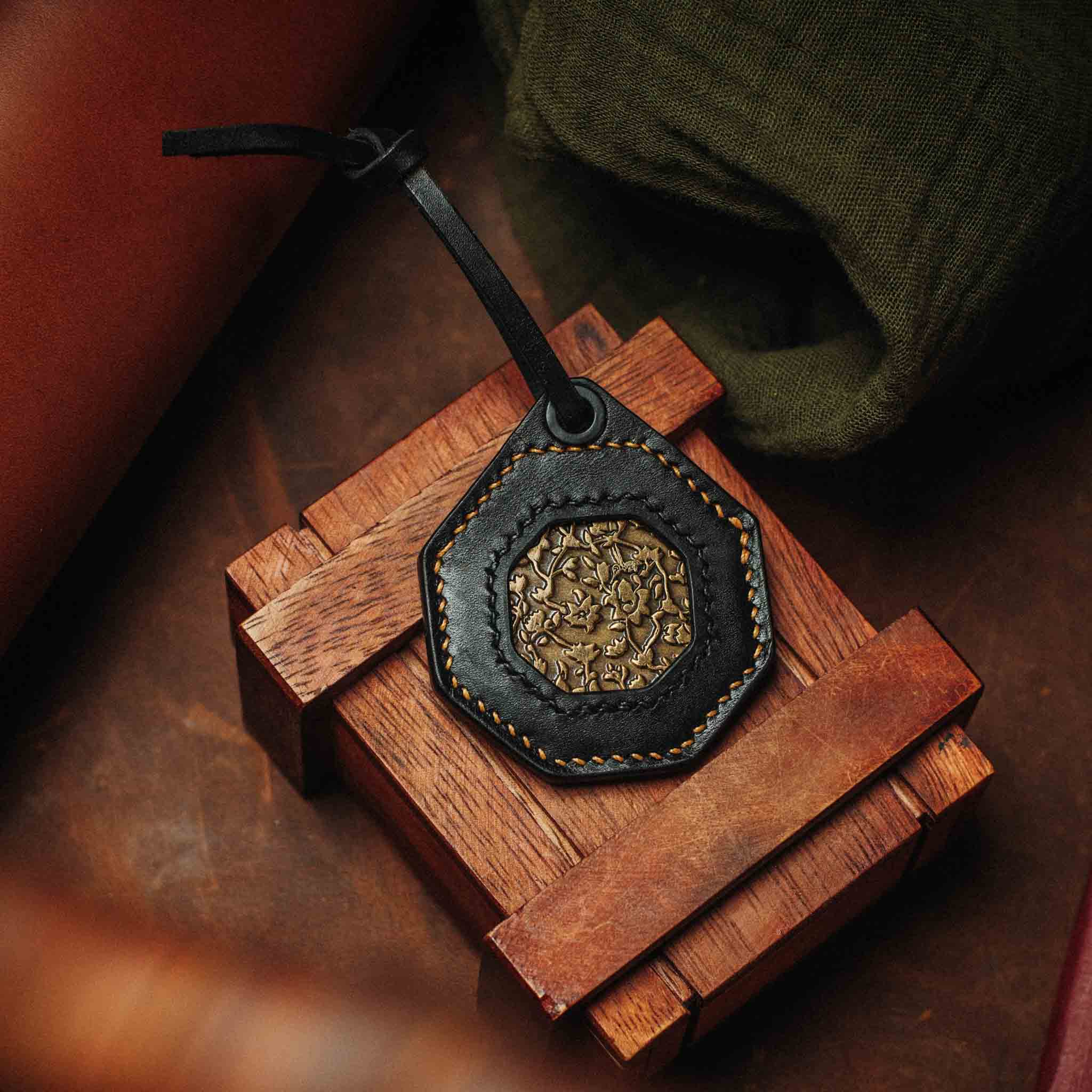 Peso Pocket v4 Plus - Octagonal challenge coin holder Pirate Goods