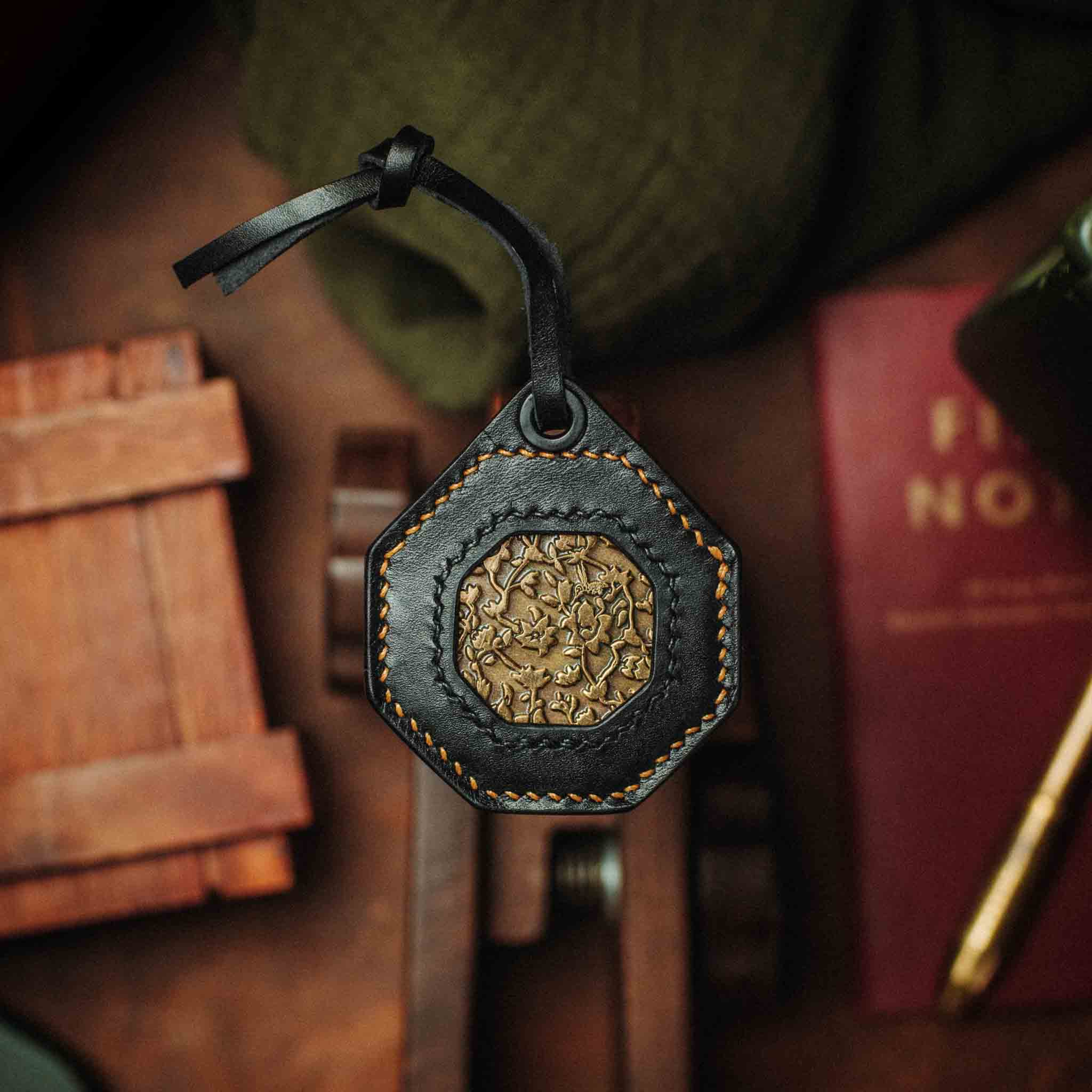 Peso Pocket v4 Plus - Octagonal challenge coin holder Pirate Goods