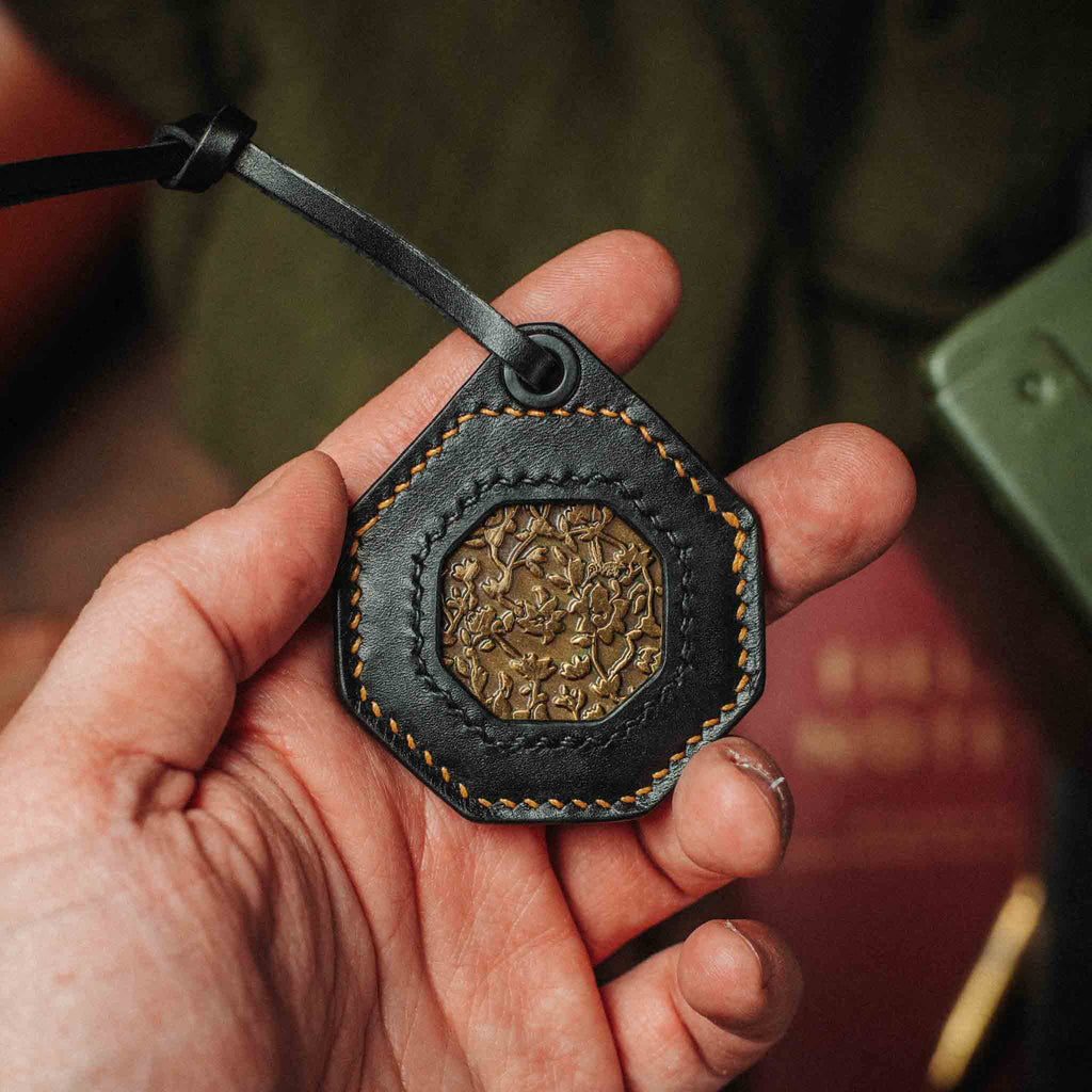 Peso Pocket v4 Plus - Octagonal challenge coin holder Pirate Goods