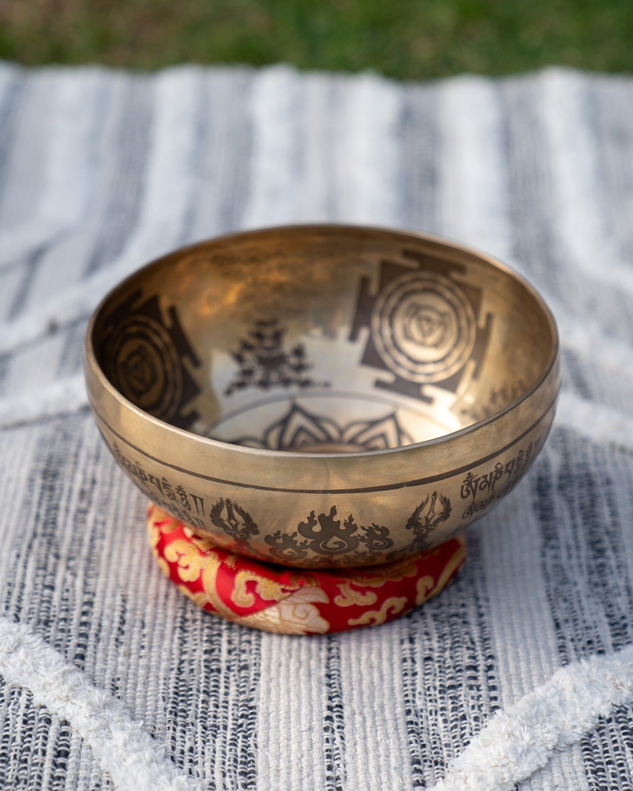Root Chakra Singing Bowl in C Sukha Sound Healing & Singing Bowls