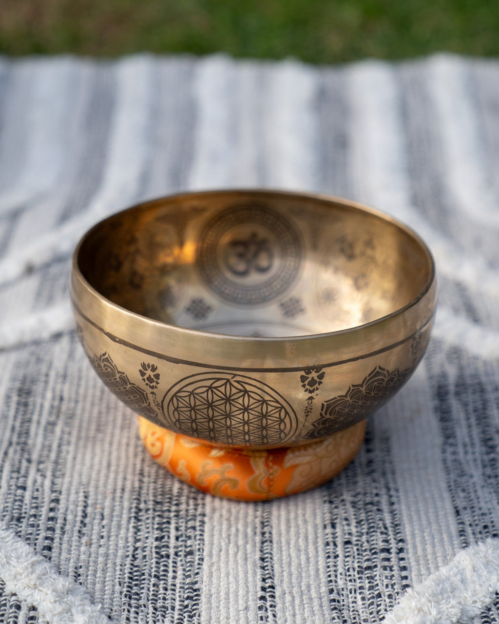 Special Carved Singing Bowl Set Sukha Sound Healing & Singing Bowls
