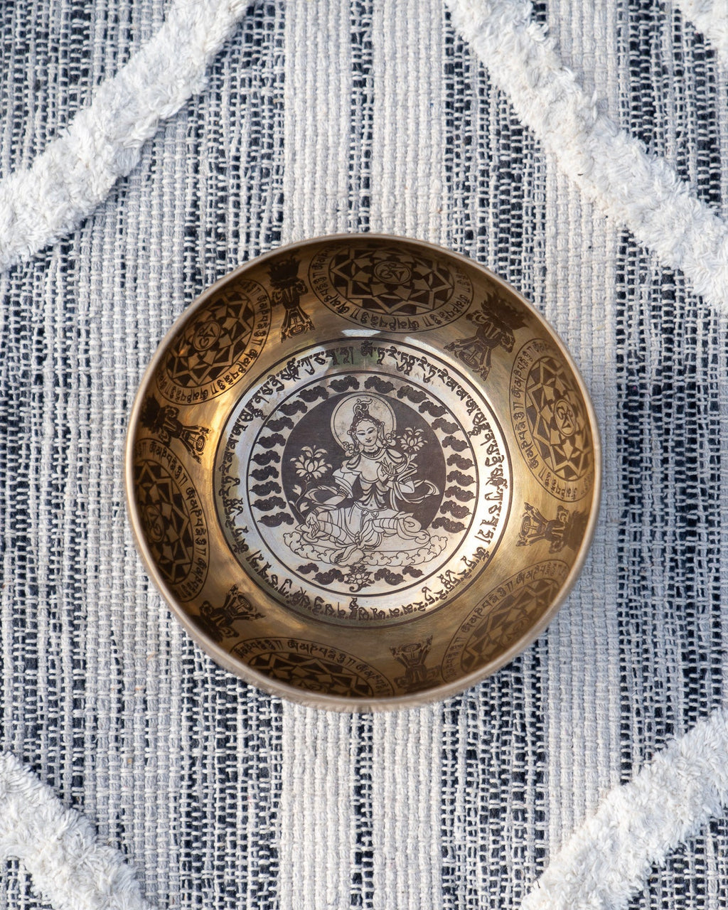 Heart Chakra Singing Bowl in F Sukha Sound Healing & Singing Bowls