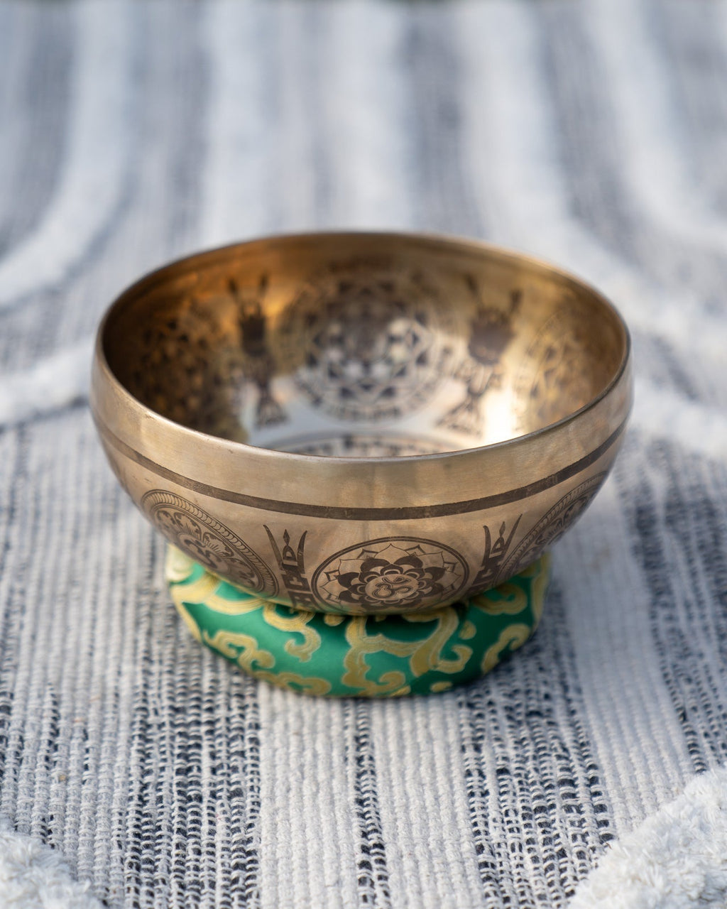 Heart Chakra Singing Bowl in F Sukha Sound Healing & Singing Bowls