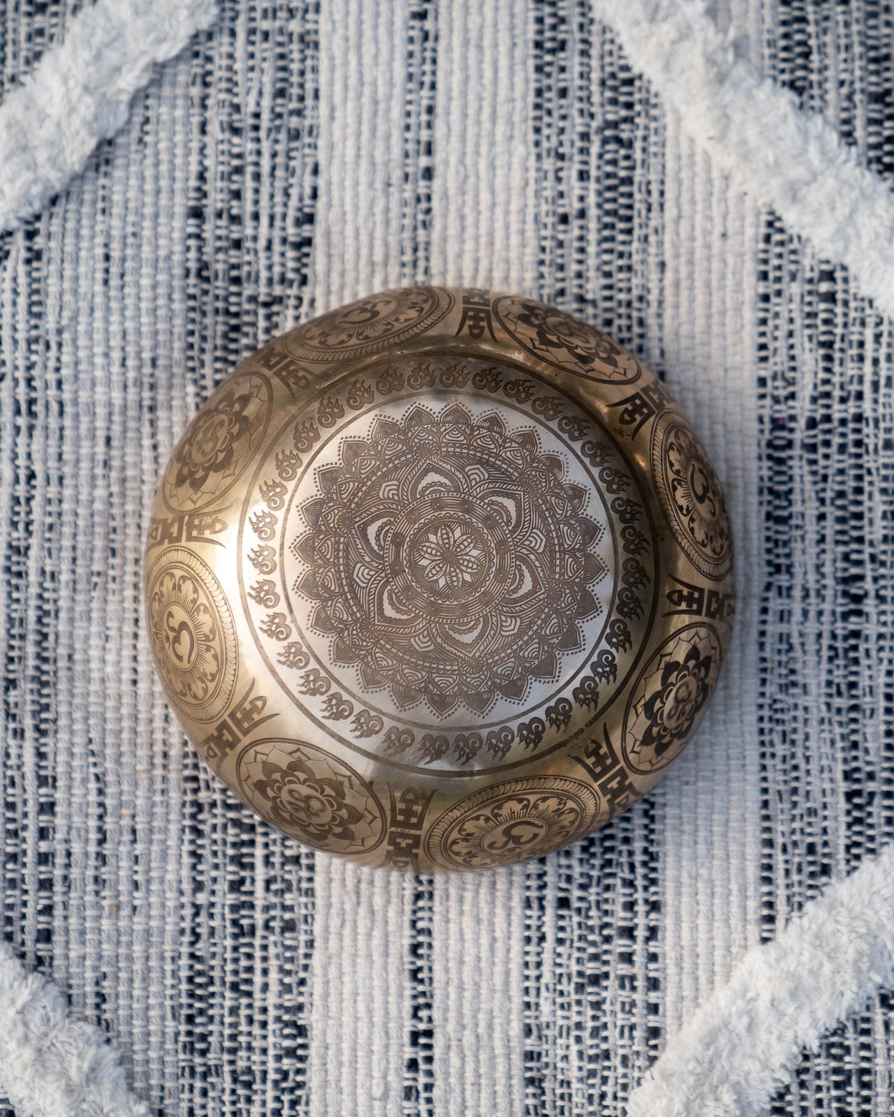Heart Chakra Singing Bowl in F Sukha Sound Healing & Singing Bowls