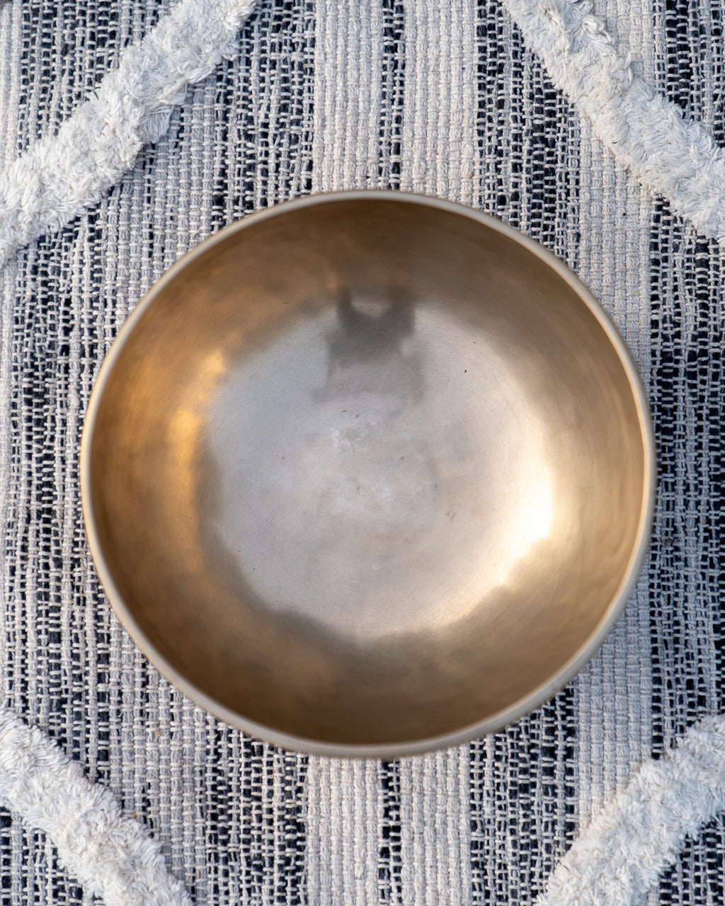 Solar Plexus Singing Bowl in E Sukha Sound Healing & Singing Bowls