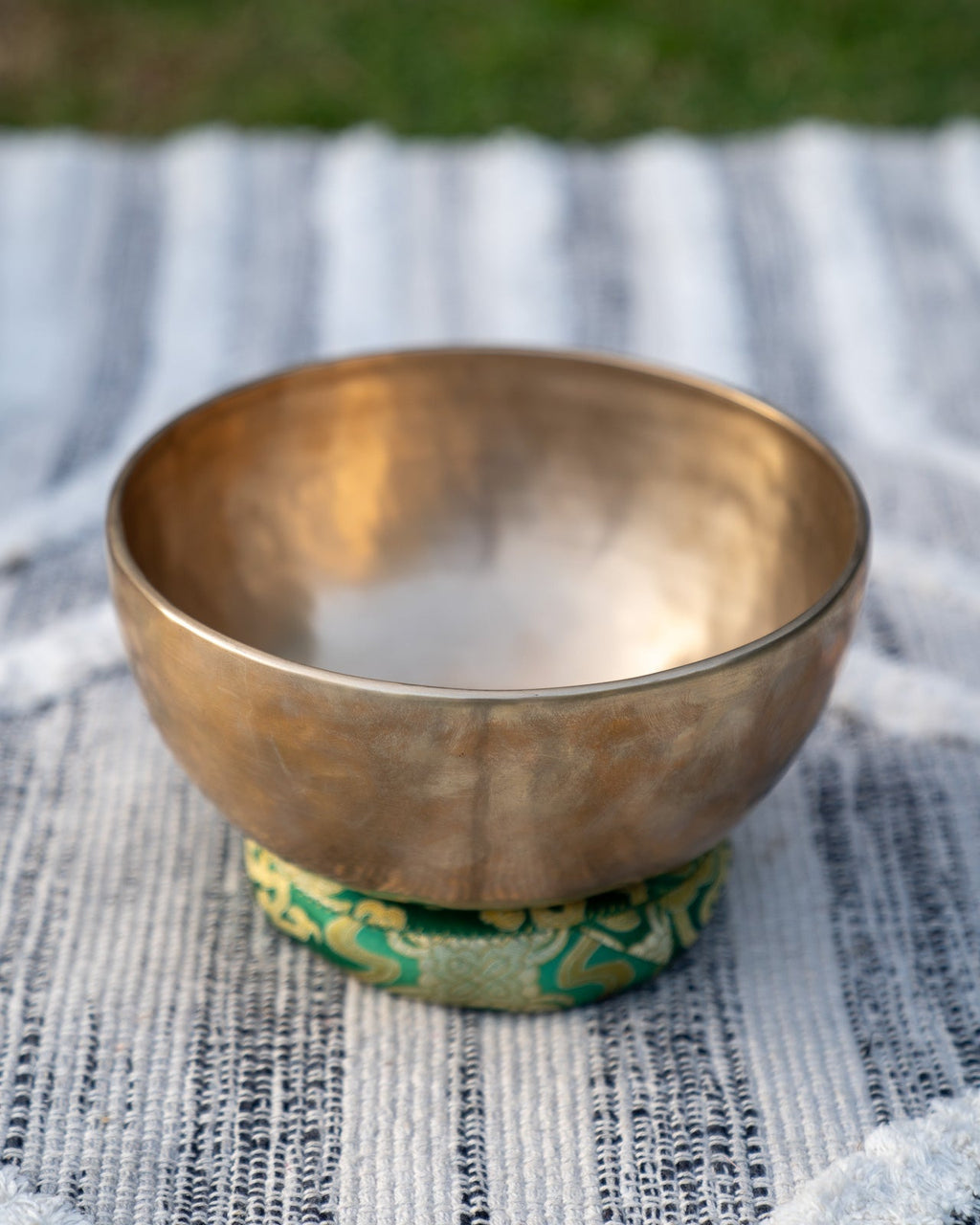 Heart Chakra Singing Bowl in F Sukha Sound Healing & Singing Bowls